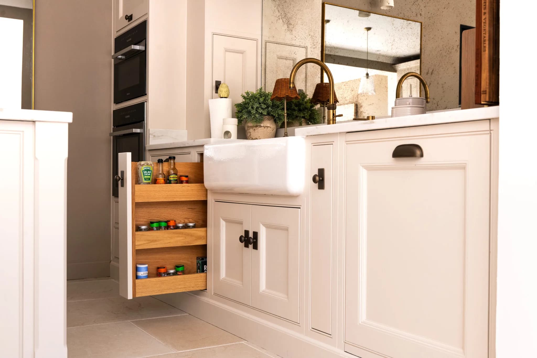 classic-in-frame-beaded-bespoke-shaker-kitchen-loughton-handmade-kitchen-company (24)