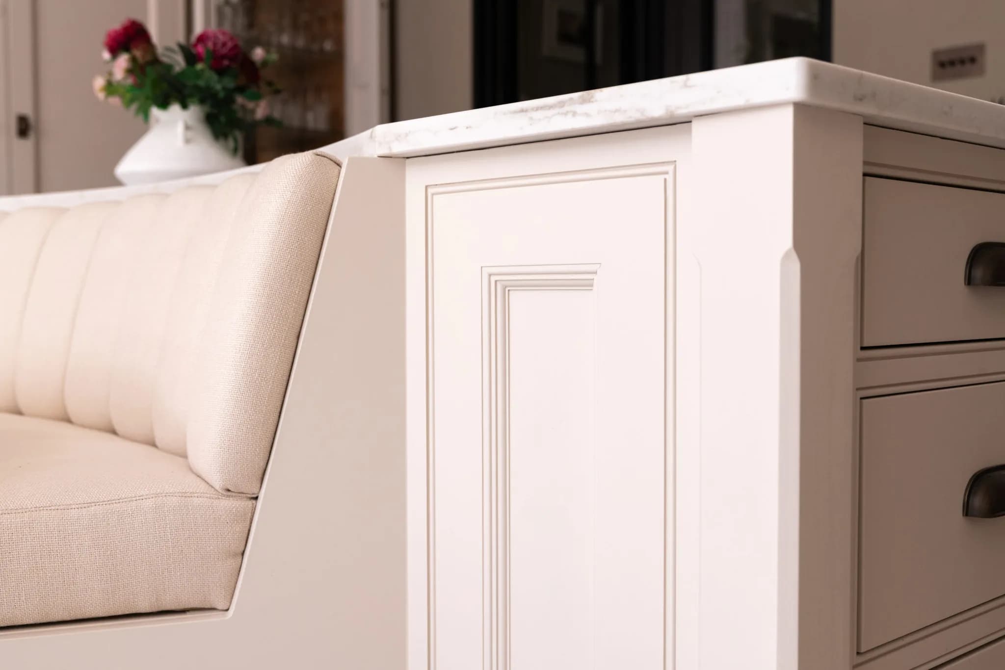 classic-in-frame-beaded-bespoke-shaker-kitchen-loughton-handmade-kitchen-company (37)