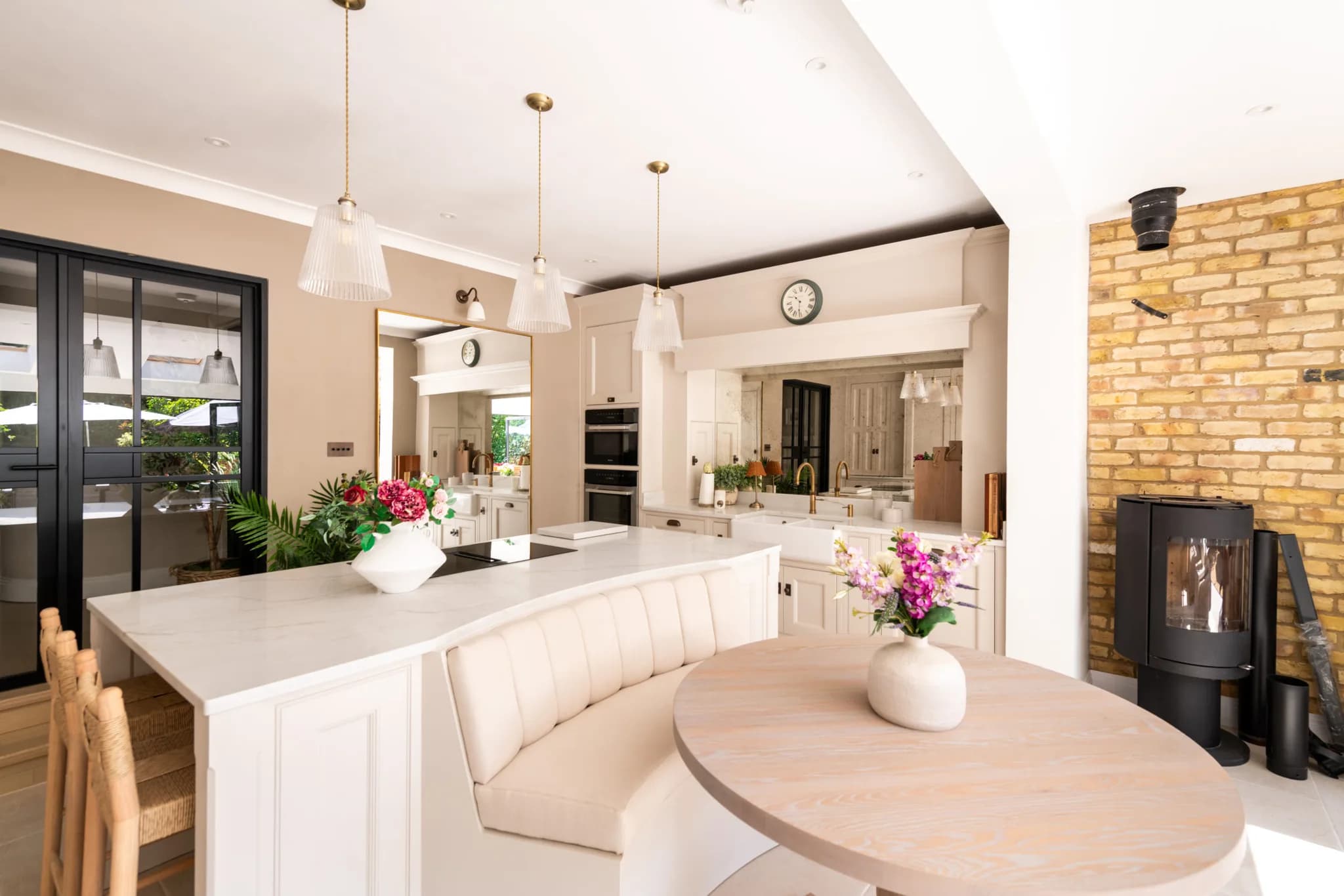 classic-in-frame-beaded-bespoke-shaker-kitchen-loughton-handmade-kitchen-company (4)