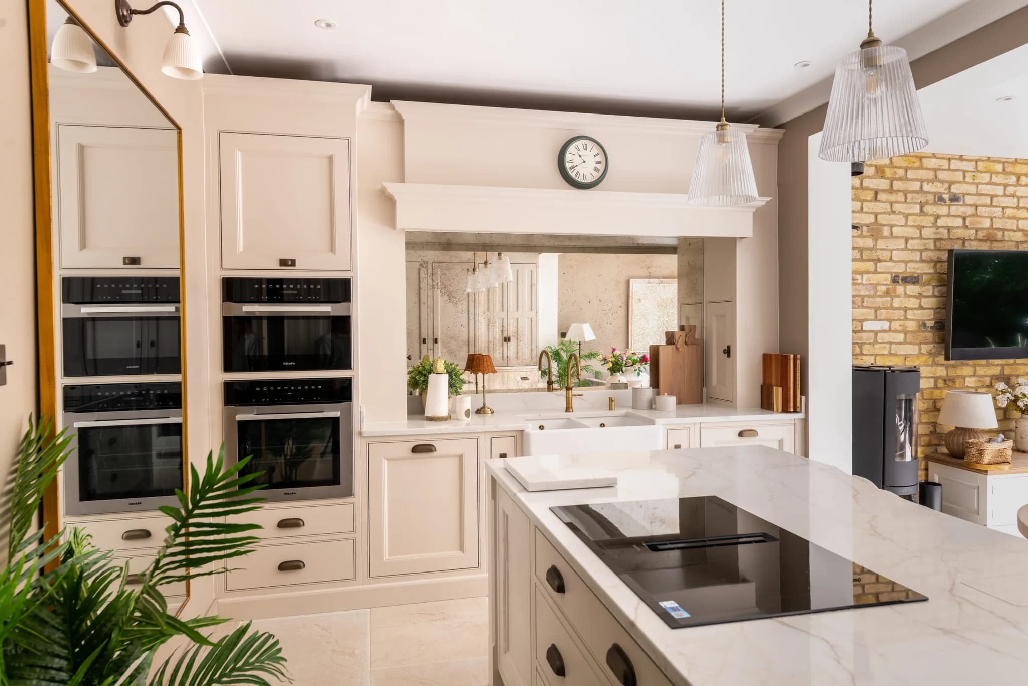 classic-in-frame-beaded-bespoke-shaker-kitchen-loughton-handmade-kitchen-company (7)