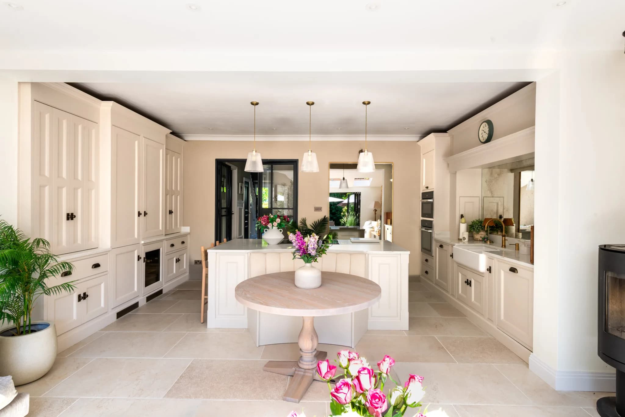 classic-in-frame-beaded-bespoke-shaker-kitchen-loughton-handmade-kitchen-company