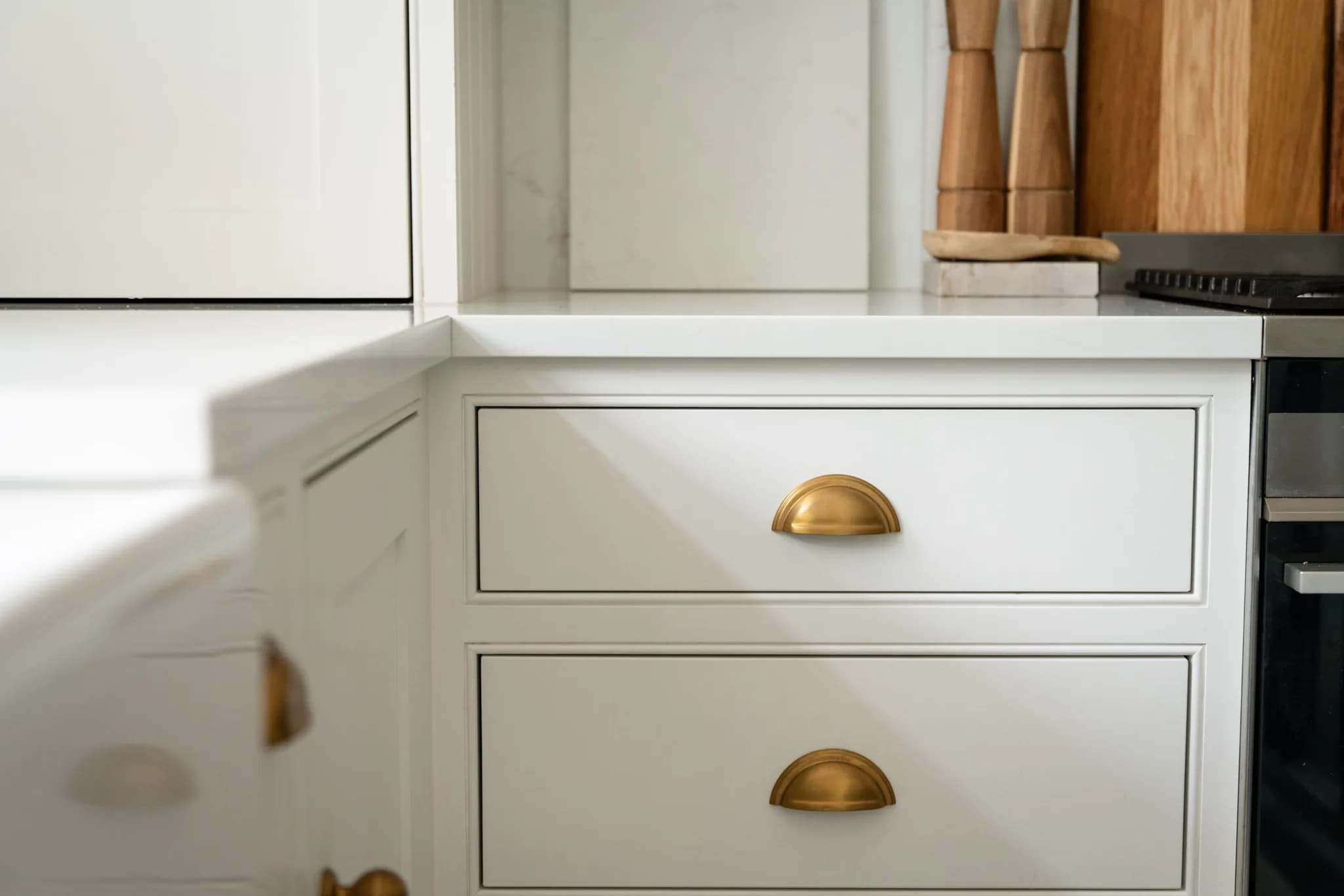 classic-in-frame-cock-bead-handleless-mapesbury-combination-bespoke-shaker-kitchen-hutton-handmade-kitchen-company (2)