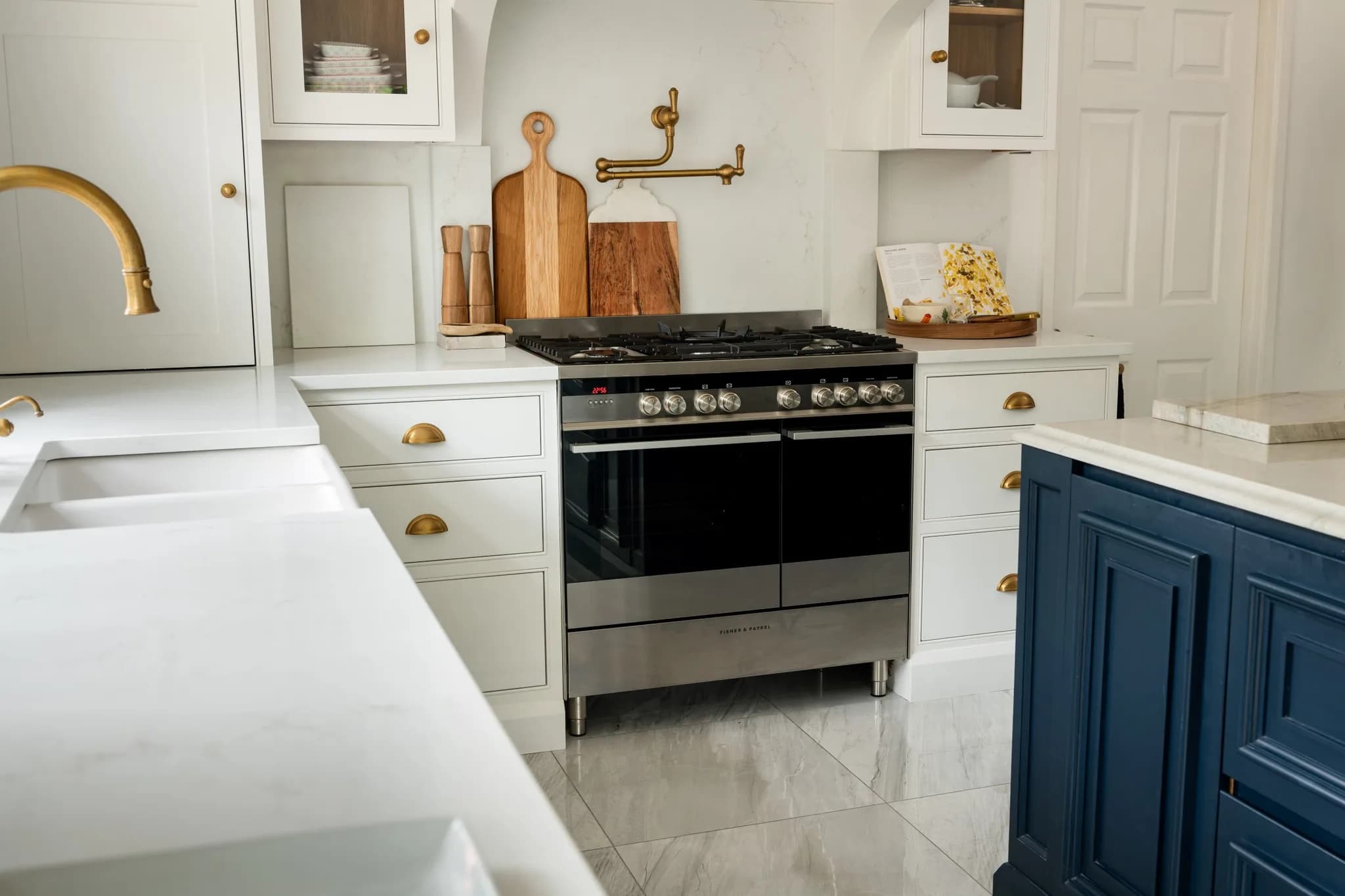 classic-in-frame-cock-bead-handleless-mapesbury-combination-bespoke-shaker-kitchen-hutton-handmade-kitchen-company (20)