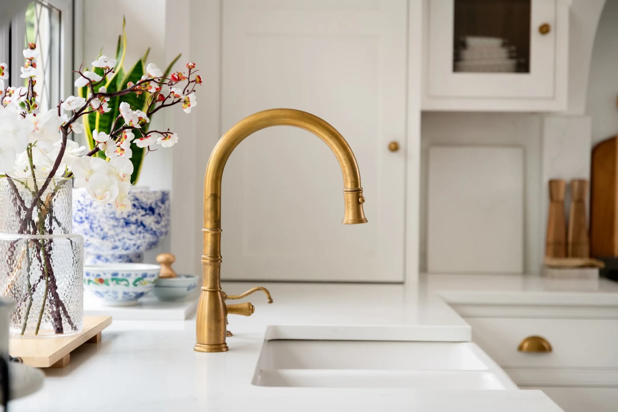 classic-in-frame-cock-bead-handleless-mapesbury-combination-bespoke-shaker-kitchen-hutton-handmade-kitchen-company (8)