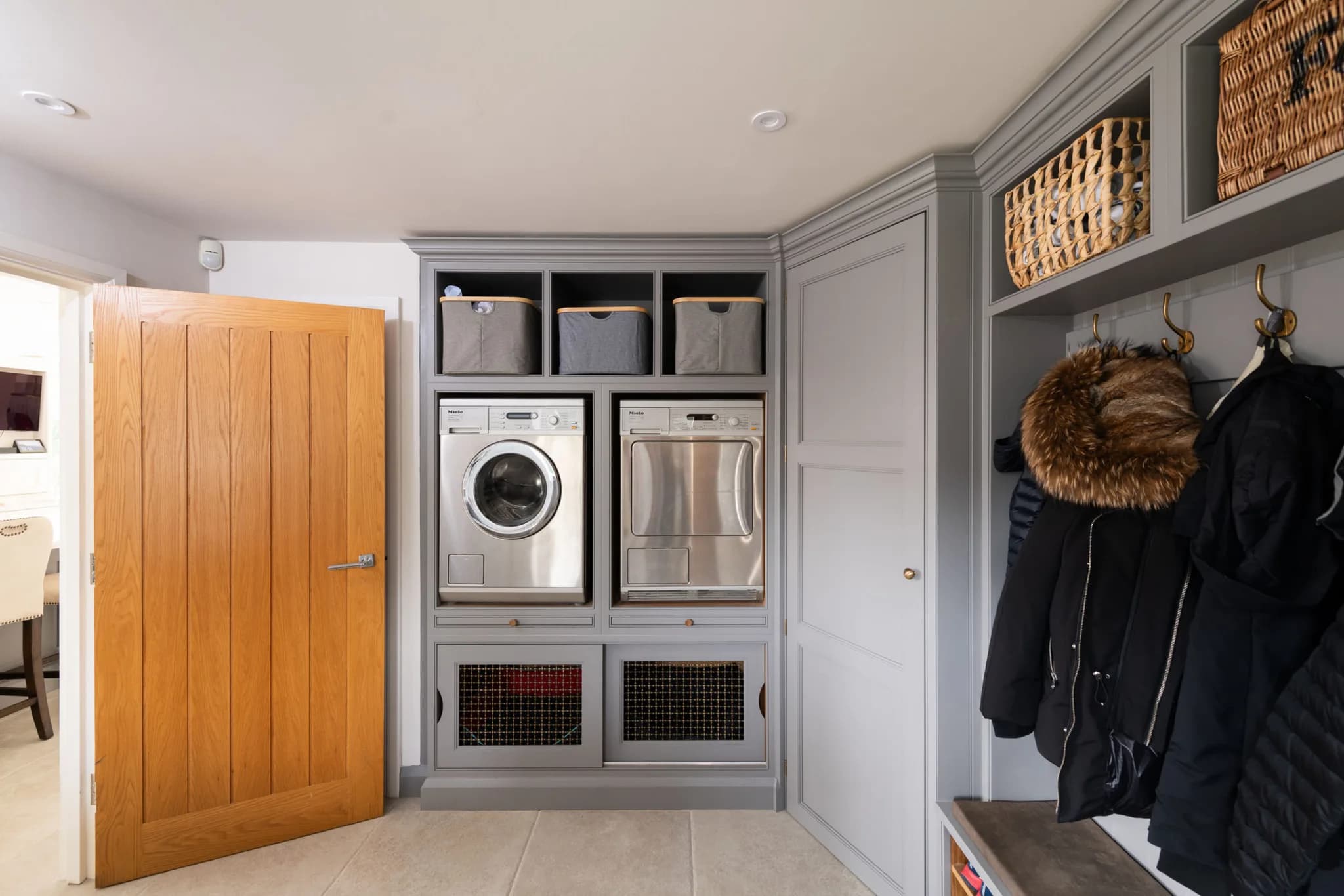 classic-in-frame-double-bead-flat-front-shaker-kitchen-utility-felsted-handmade-kitchen-company-essex (2)