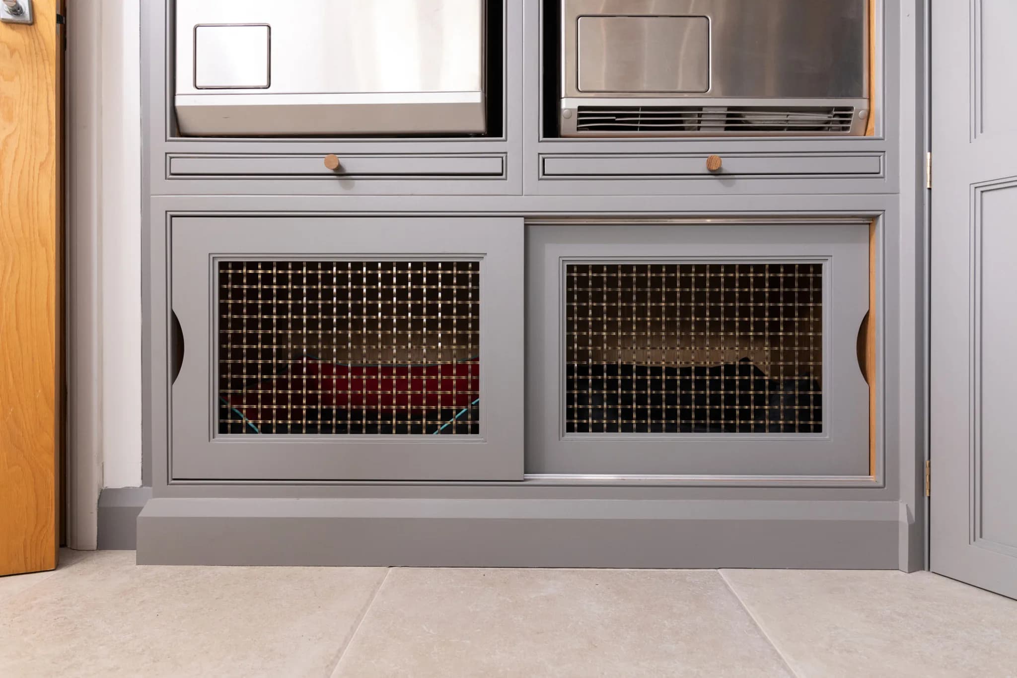 classic-in-frame-double-bead-flat-front-shaker-kitchen-utility-felsted-handmade-kitchen-company-essex (6)