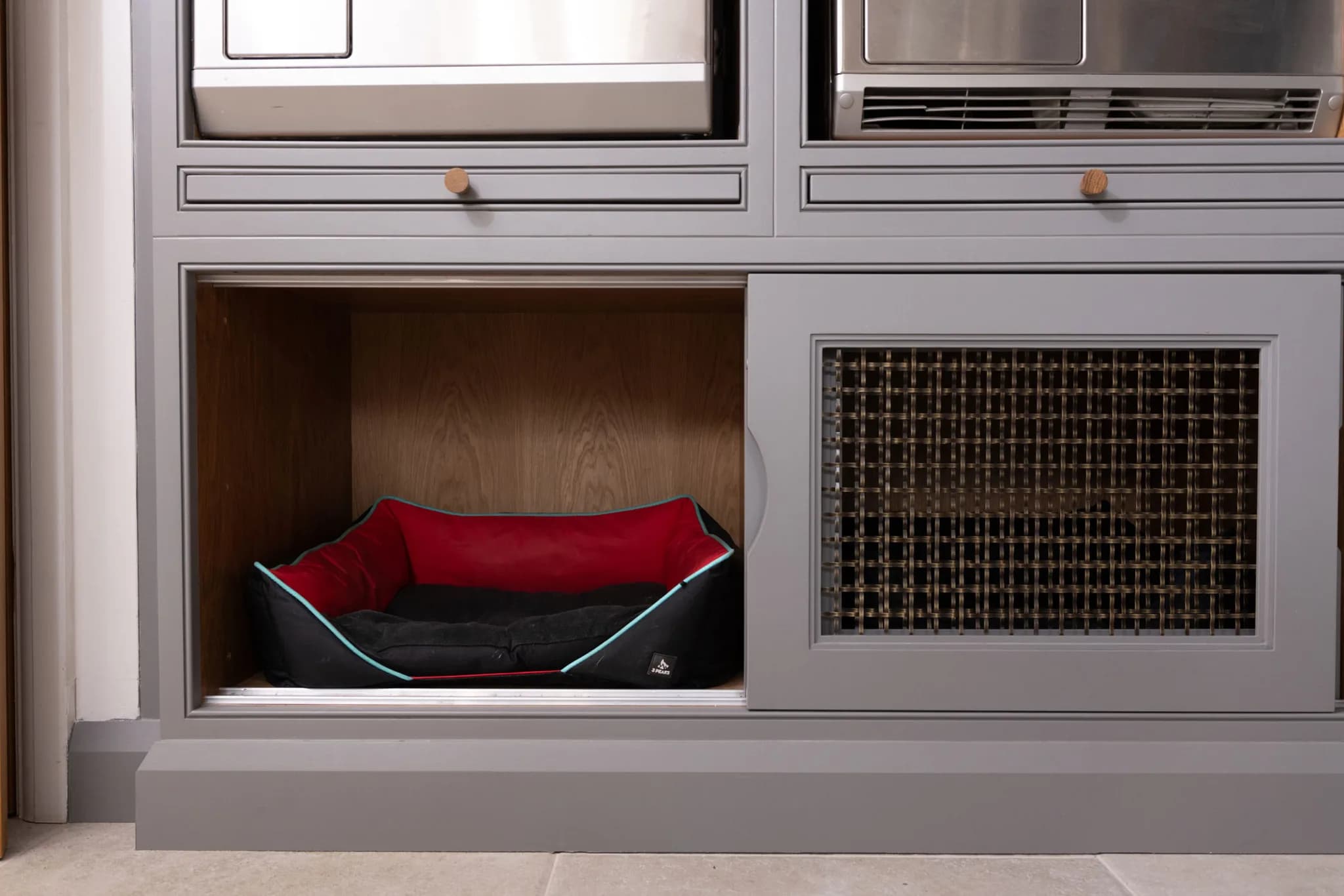 classic-in-frame-double-bead-flat-front-shaker-kitchen-utility-felsted-handmade-kitchen-company-essex (7)