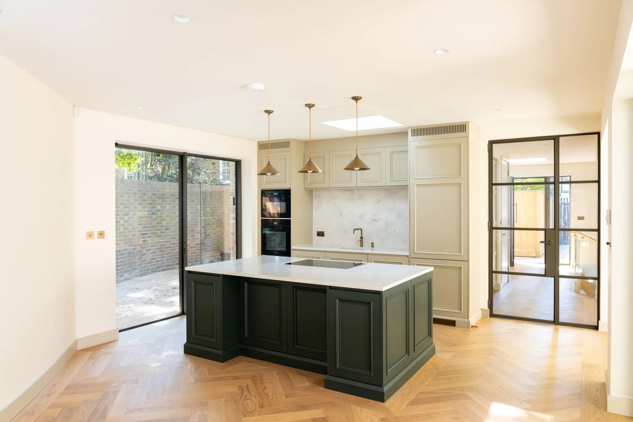 handleless-bespoke-soft-mapesbury-shaker-kitchen-london-handmade-kitchen-company (1)