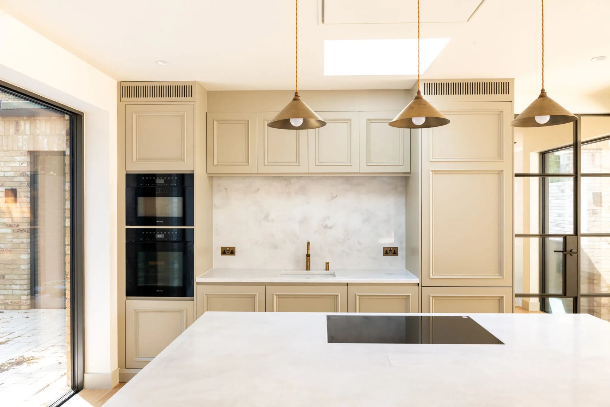 handleless-bespoke-soft-mapesbury-shaker-kitchen-london-handmade-kitchen-company (2)