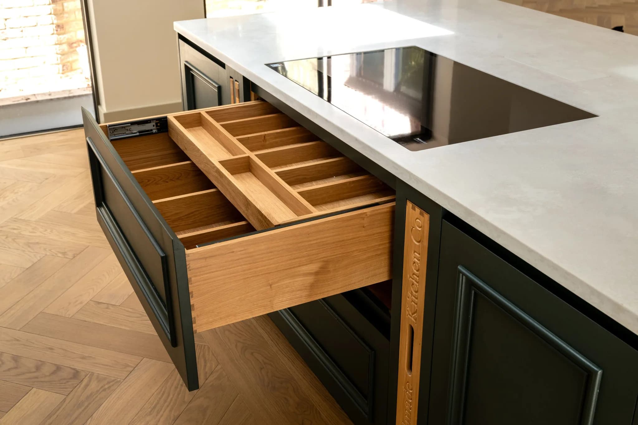 handleless-bespoke-soft-mapesbury-shaker-kitchen-london-handmade-kitchen-company (21)