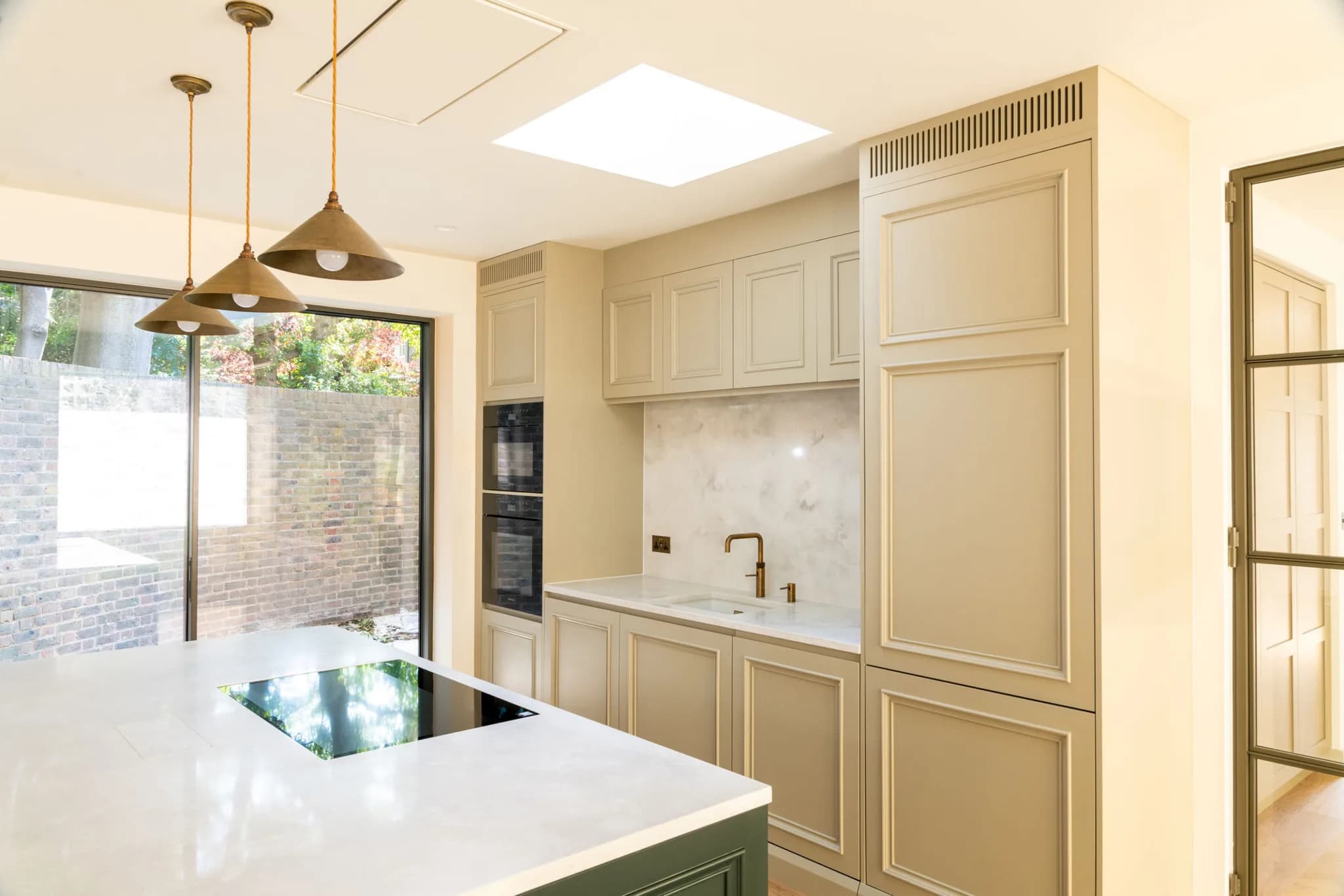 handleless-bespoke-soft-mapesbury-shaker-kitchen-london-handmade-kitchen-company (4)