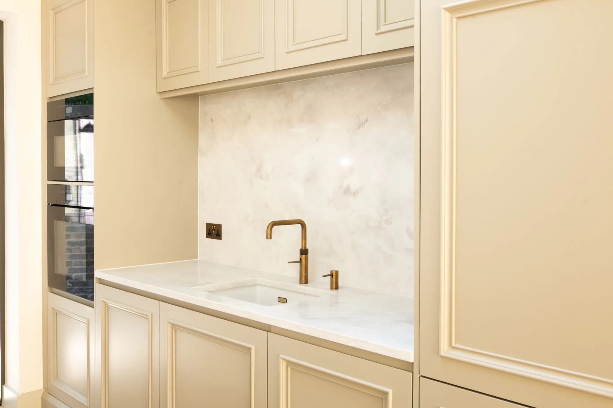 handleless-bespoke-soft-mapesbury-shaker-kitchen-london-handmade-kitchen-company (5)