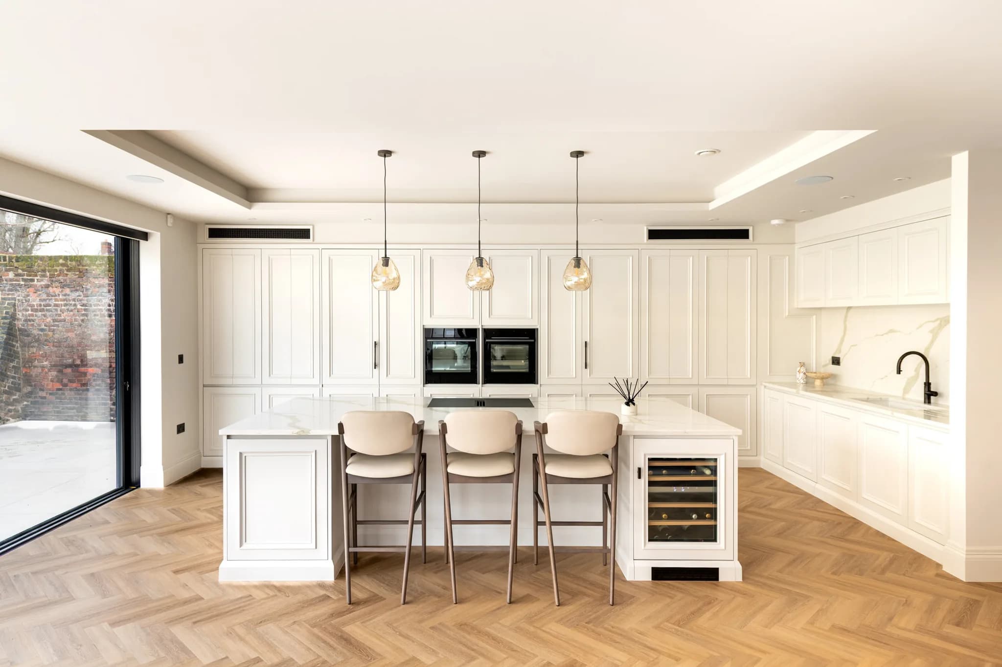 Handleless Traditional Soft Mapesbury Kitchen 114 - Woodford Green, Essex