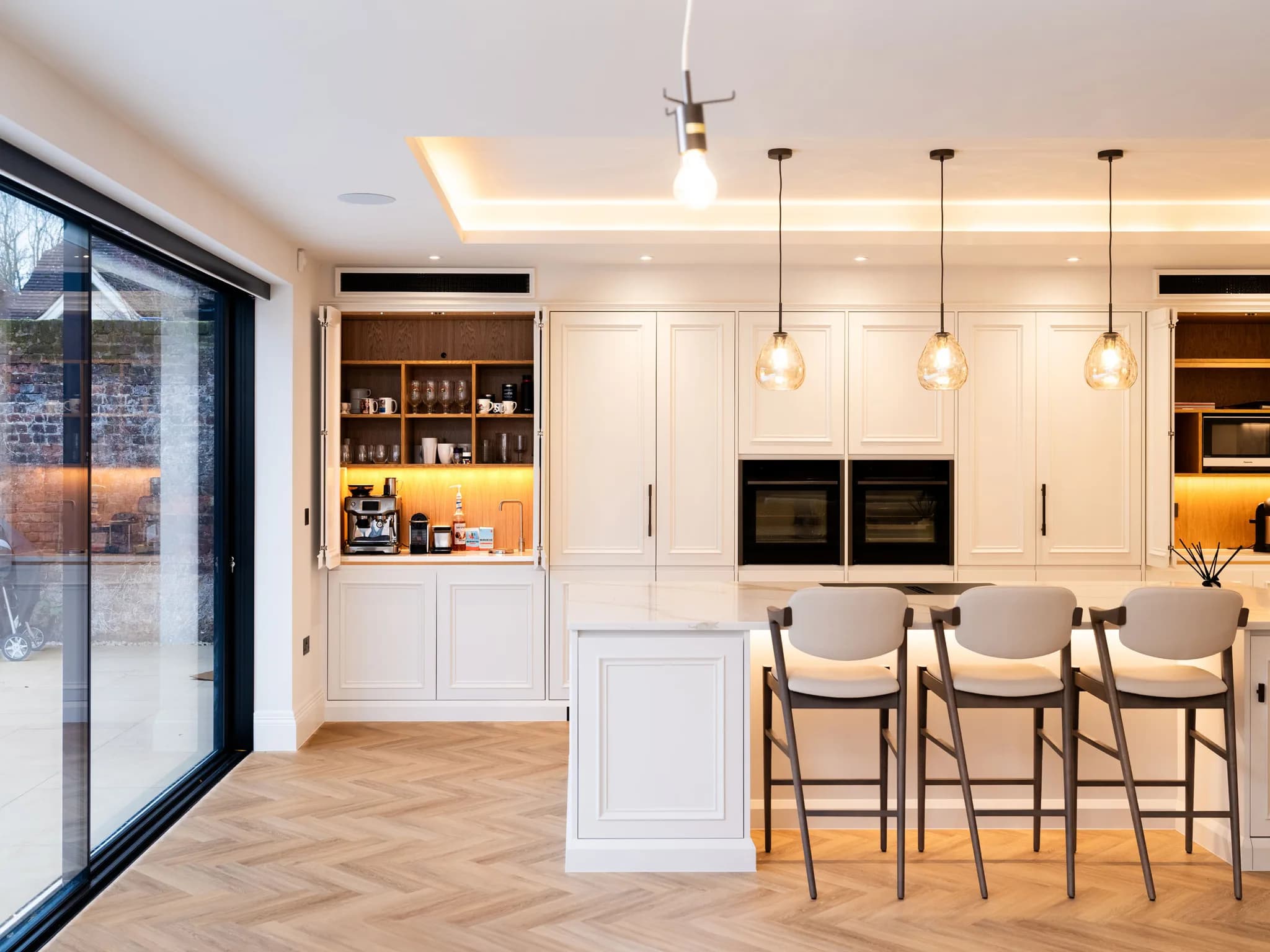 handleless-bespoke-soft-mapesbury-shaker-kitchen-woodford-green-handmade-kitchen-company-essex (24)