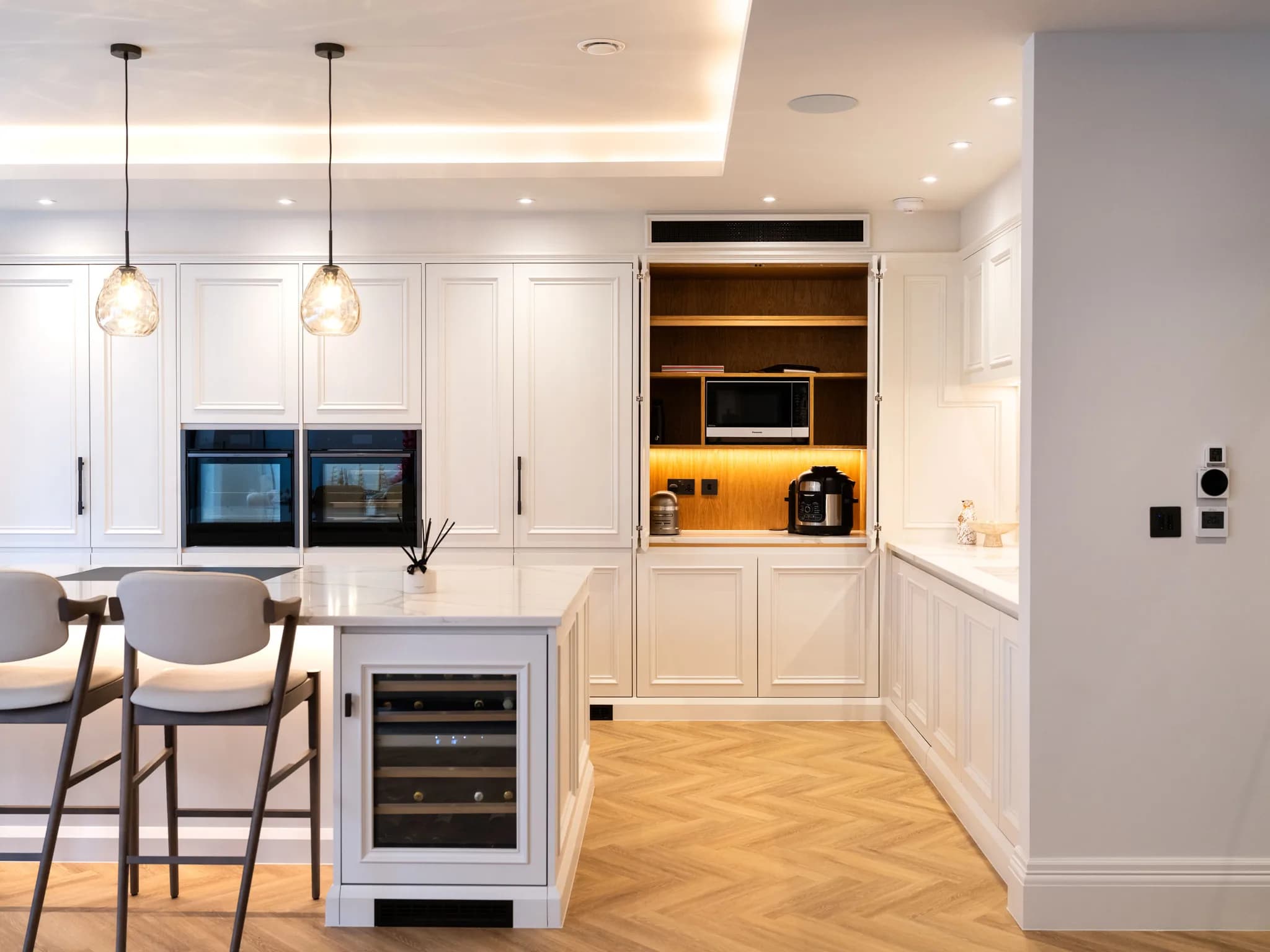 handleless-bespoke-soft-mapesbury-shaker-kitchen-woodford-green-handmade-kitchen-company-essex (26)
