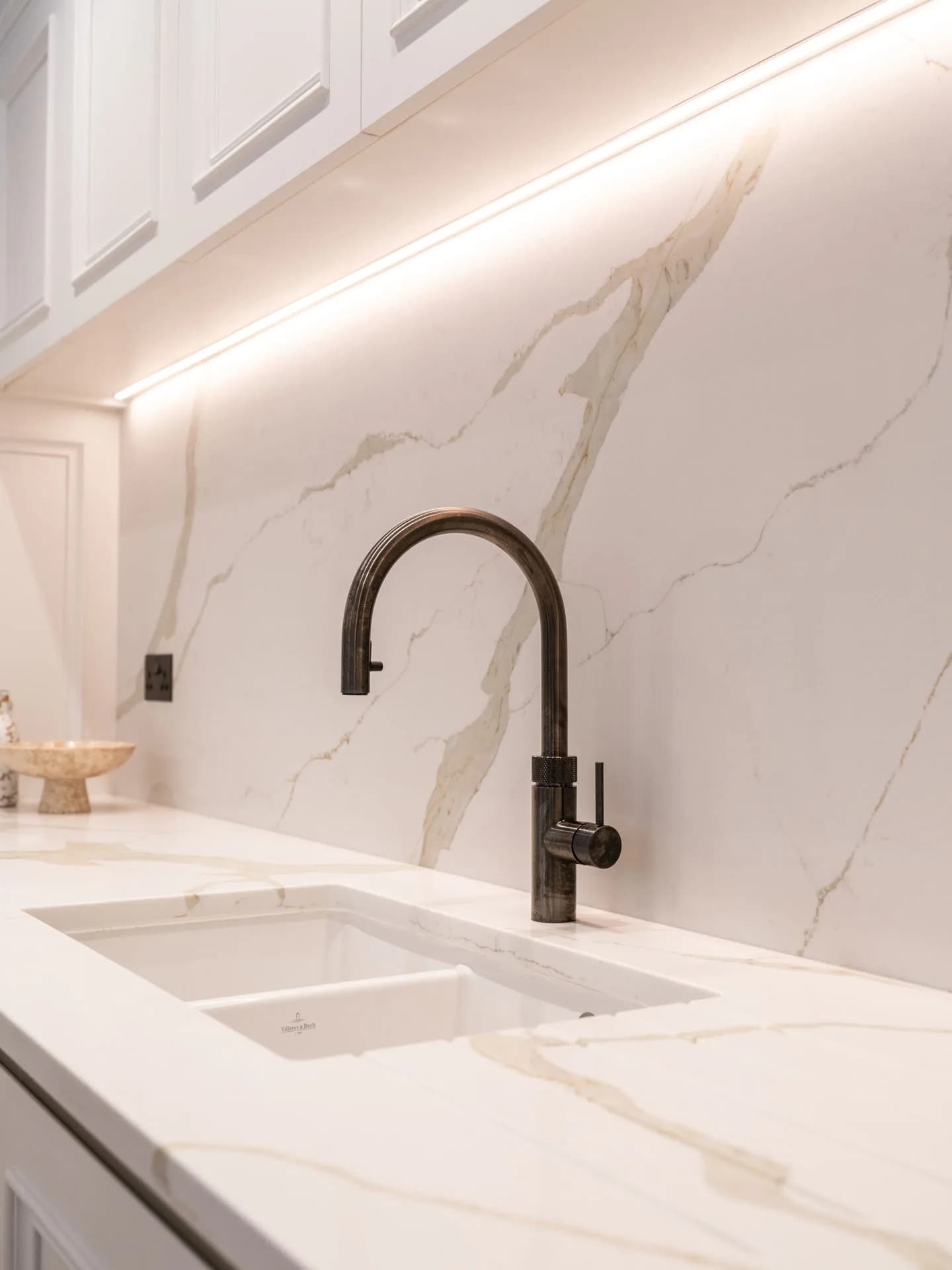 handleless-bespoke-soft-mapesbury-shaker-kitchen-woodford-green-handmade-kitchen-company-essex (29)