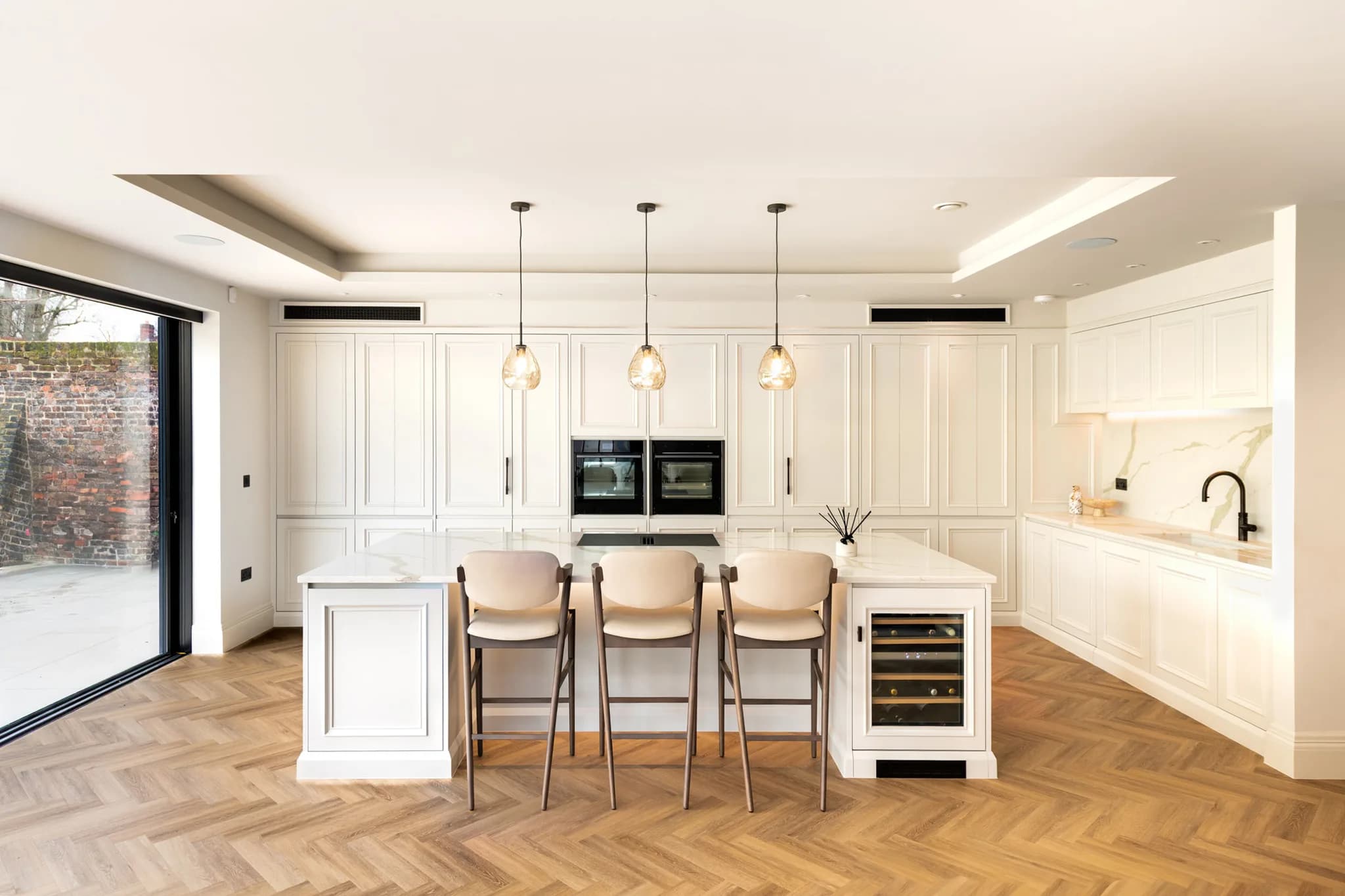 handleless-bespoke-soft-mapesbury-shaker-kitchen-woodford-green-handmade-kitchen-company-essex (3)