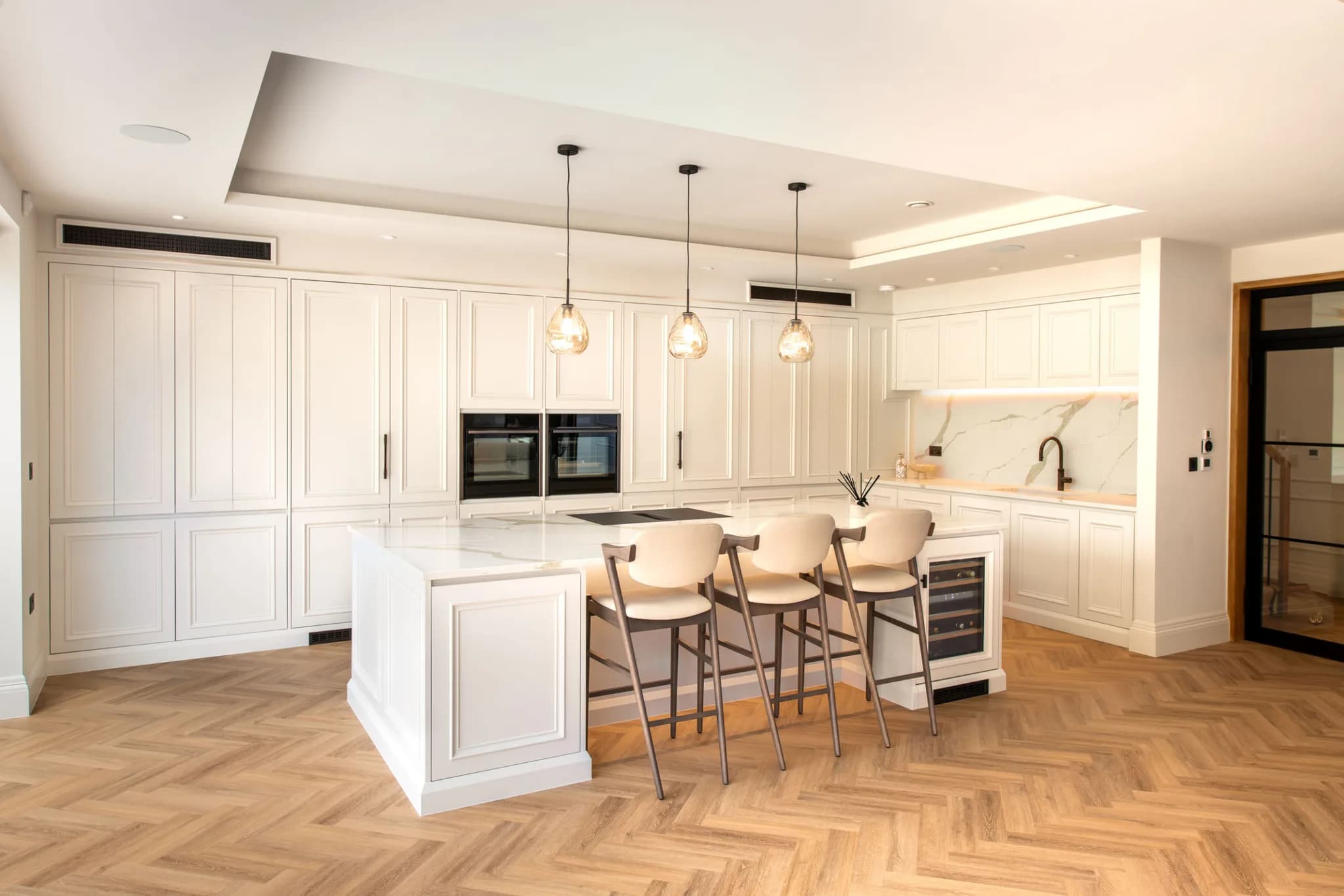 handleless-bespoke-soft-mapesbury-shaker-kitchen-woodford-green-handmade-kitchen-company-essex (4)