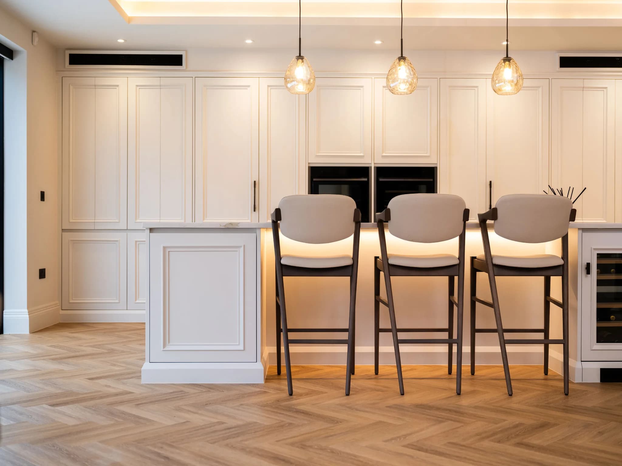 handleless-bespoke-soft-mapesbury-shaker-kitchen-woodford-green-handmade-kitchen-company-essex (8)