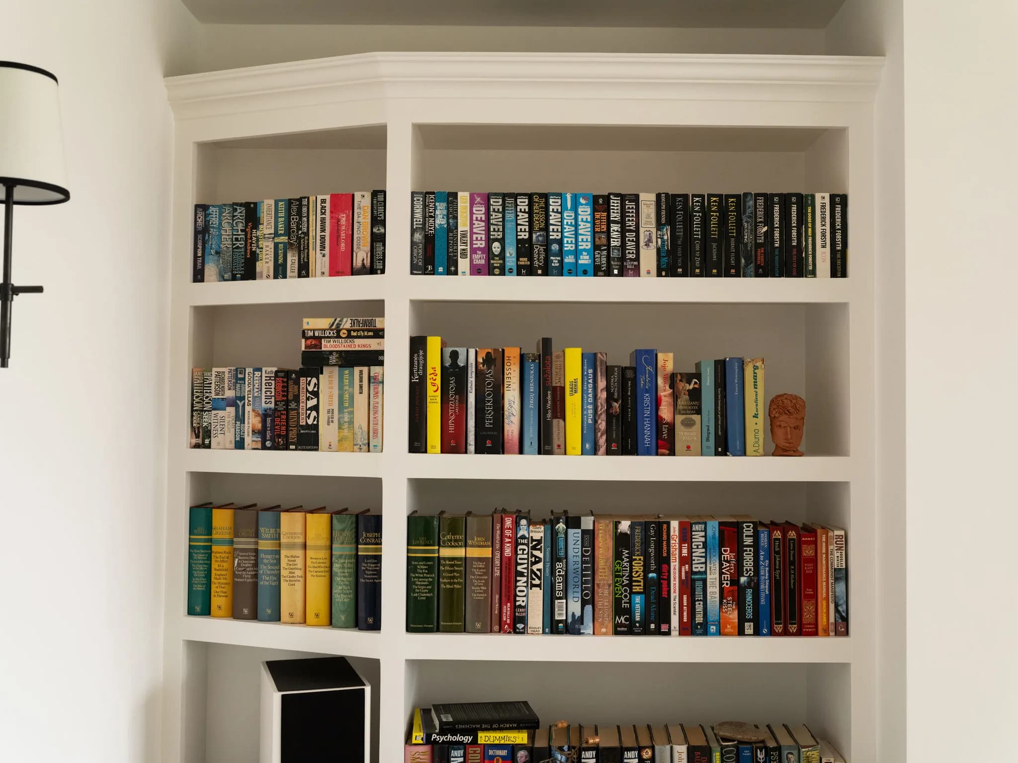 handleless-traditional-mapesbury-media-wall-great-eversden-handmade-kitchen-compan (9)