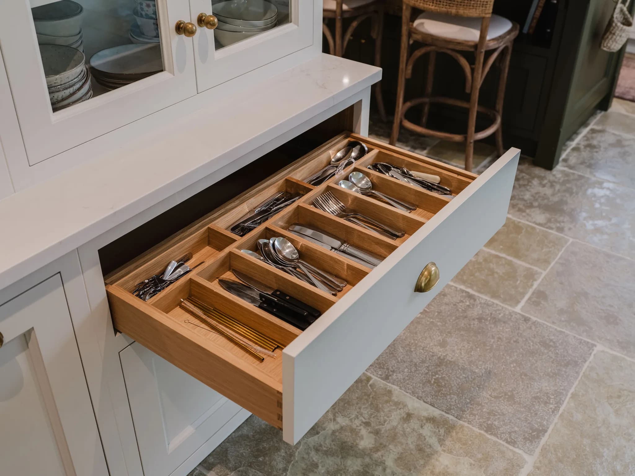 in-frame-shaker-plain-front-beaded-much-hadham-handmade-kitchen-company (54)