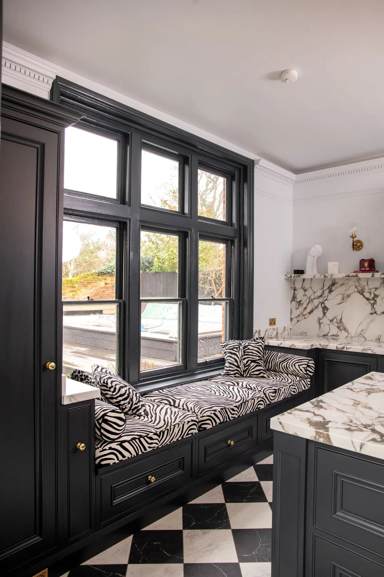 luxury-moulded-in-frame-beaded-panel-shaker-kitchen-sawbridgeworth-handmade-kitchen-company (22)