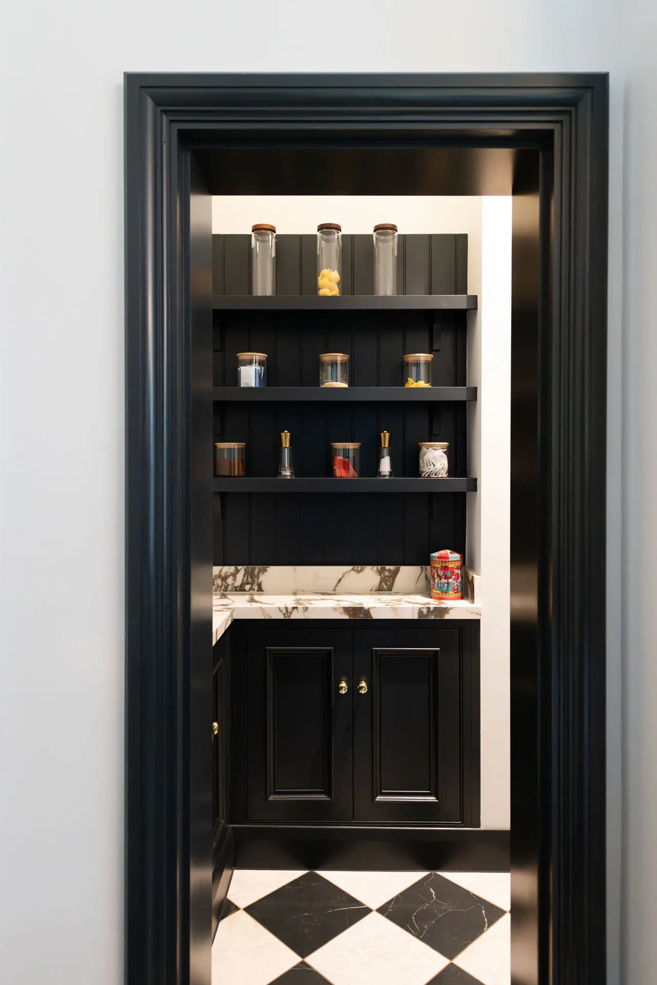 luxury-moulded-in-frame-beaded-panel-shaker-walk-in-pantry-sawbridgeworth-handmade-kitchen-company (2)