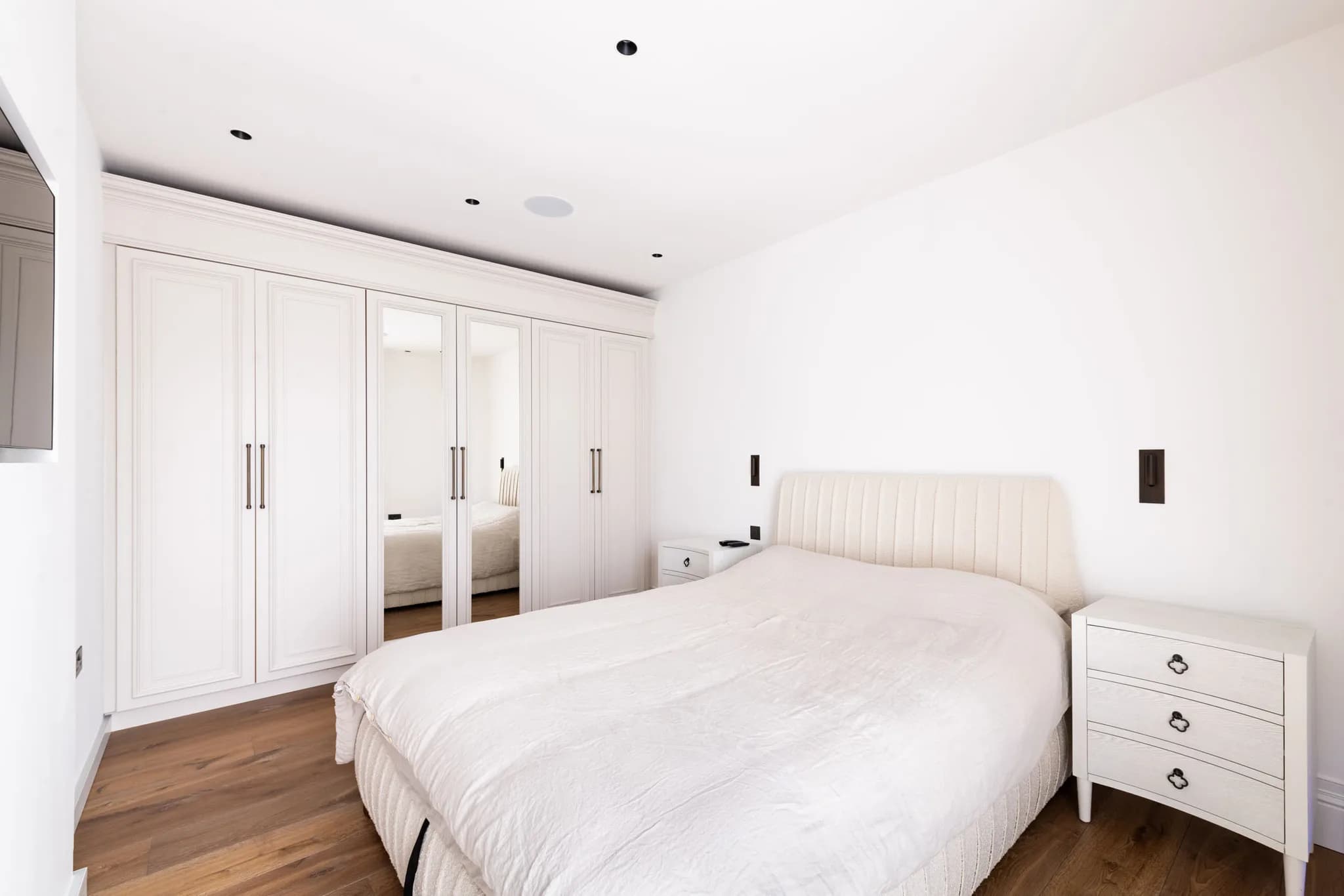 mapesbury-shaker-style-bedroom-wardrobes-great-eversden-handmade-kitchen-company (1)