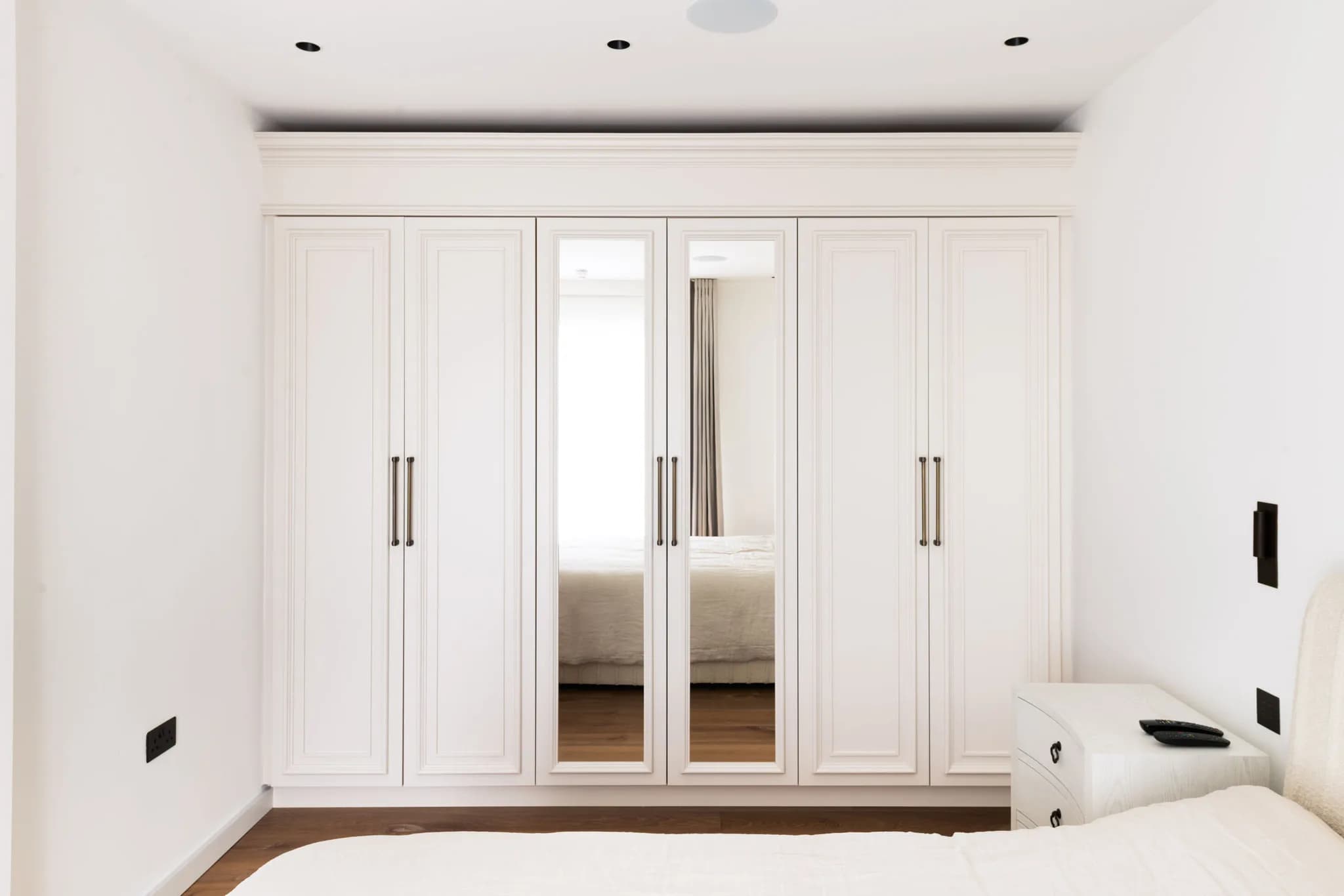 mapesbury-shaker-style-bedroom-wardrobes-great-eversden-handmade-kitchen-company