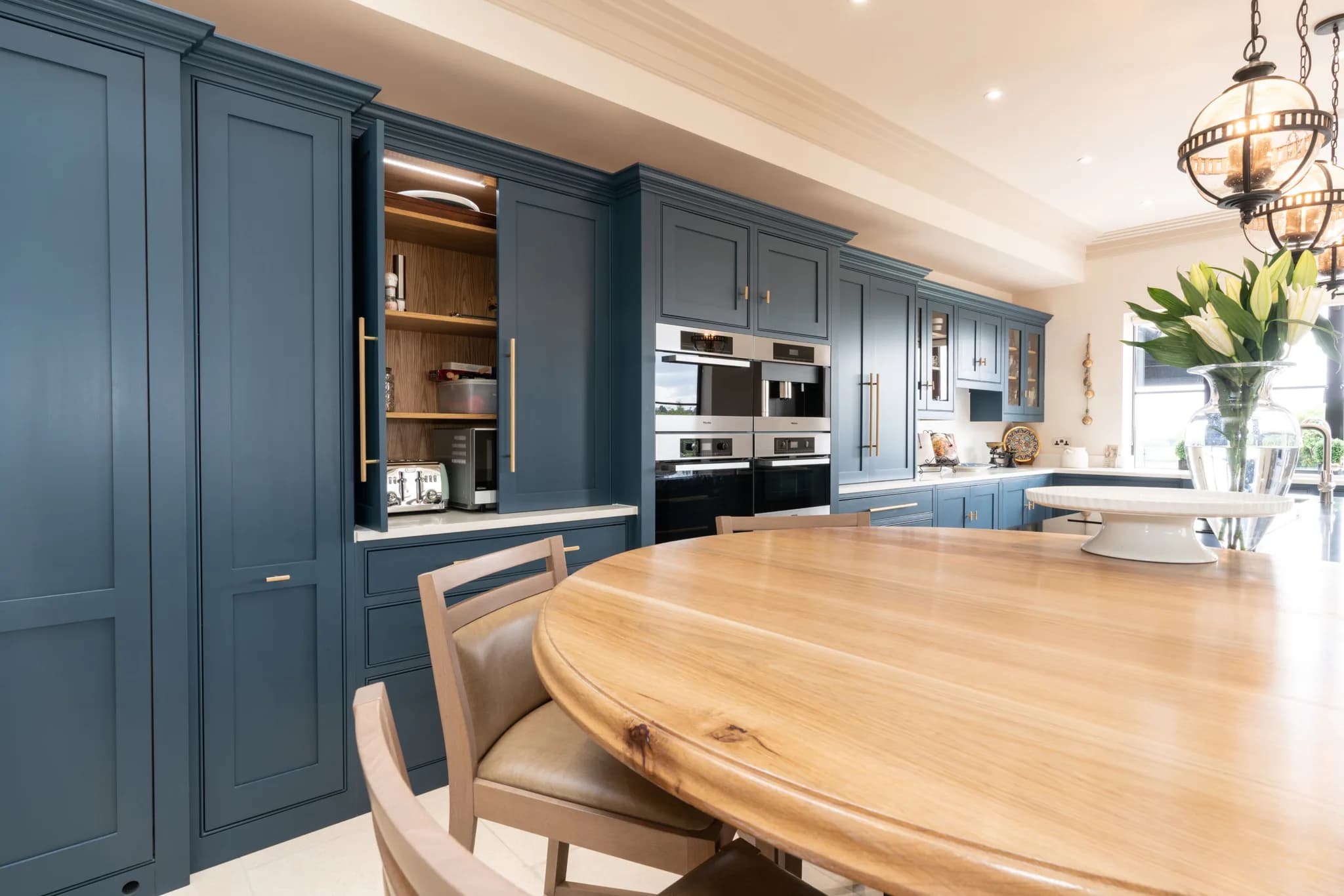 pocket-door-classic-shaker-potters-bar-handmade-kitchen-company-nicholas-bridger (2)
