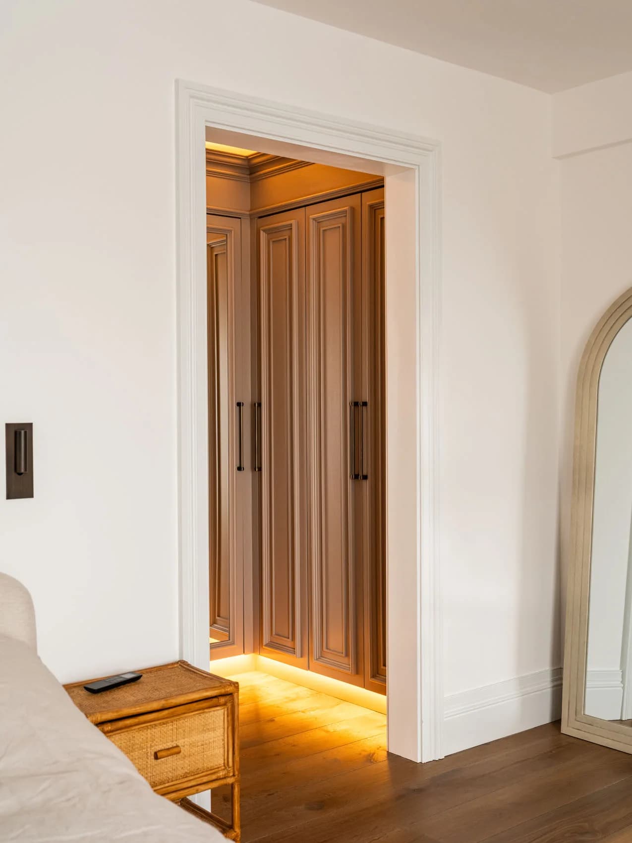 traditional-mapesbury-bedroom-wardrobe-great-eversden-handmade-kitchen-company (3)