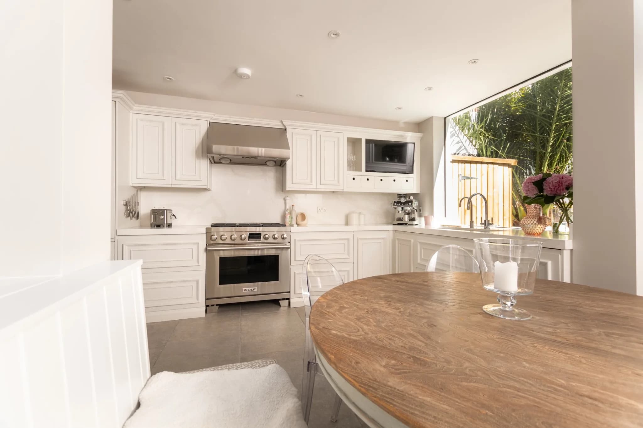 How to Create a Minimal Kitchen
