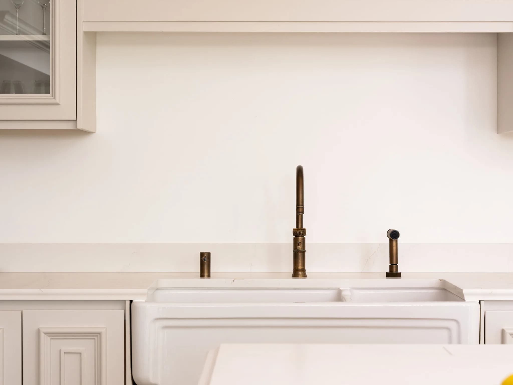 traditional-mapesbury-handleless-kitchen-great-eversden-handmade-kitchen-company (18)