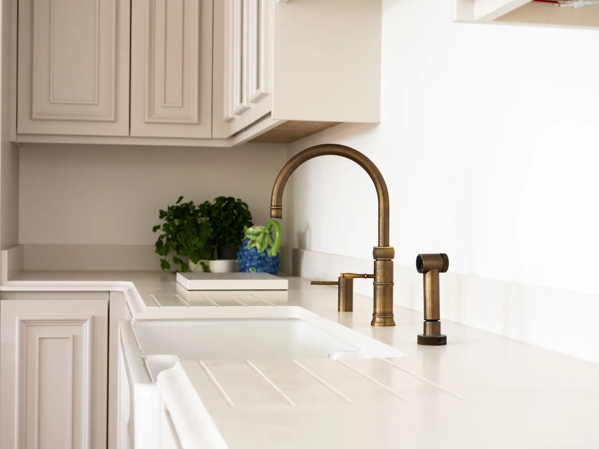 traditional-mapesbury-handleless-kitchen-great-eversden-handmade-kitchen-company (19)
