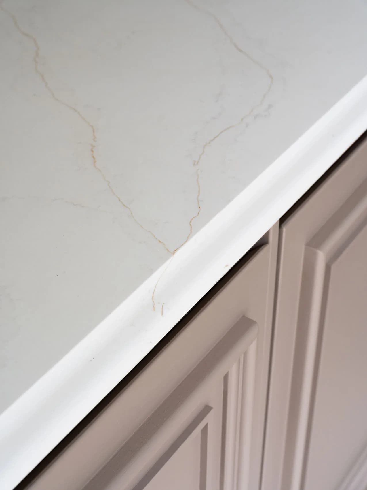 traditional-mapesbury-handleless-kitchen-great-eversden-handmade-kitchen-company (23)