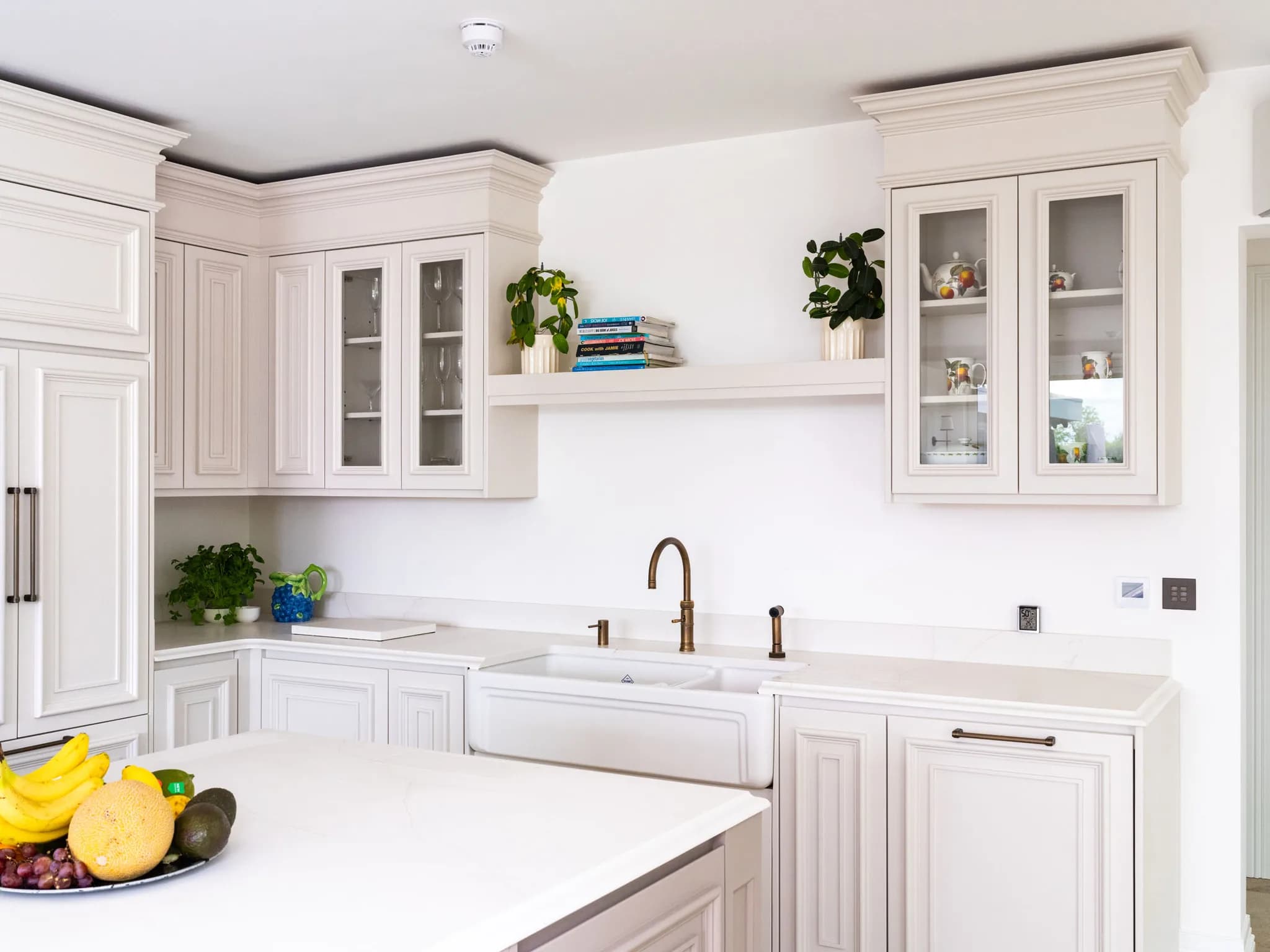 traditional-mapesbury-handleless-kitchen-great-eversden-handmade-kitchen-company (26)