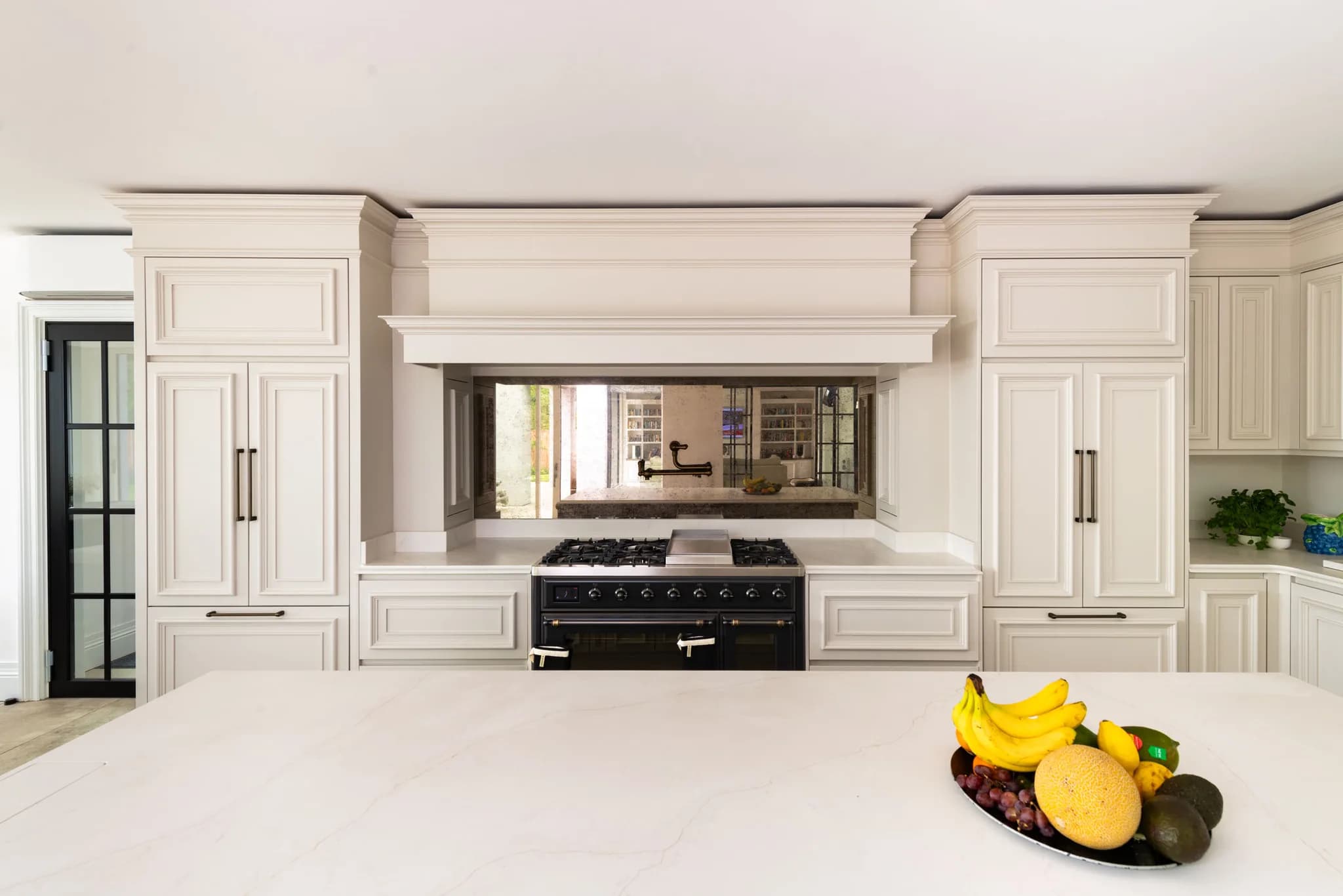 traditional-mapesbury-handleless-kitchen-great-eversden-handmade-kitchen-company (3)