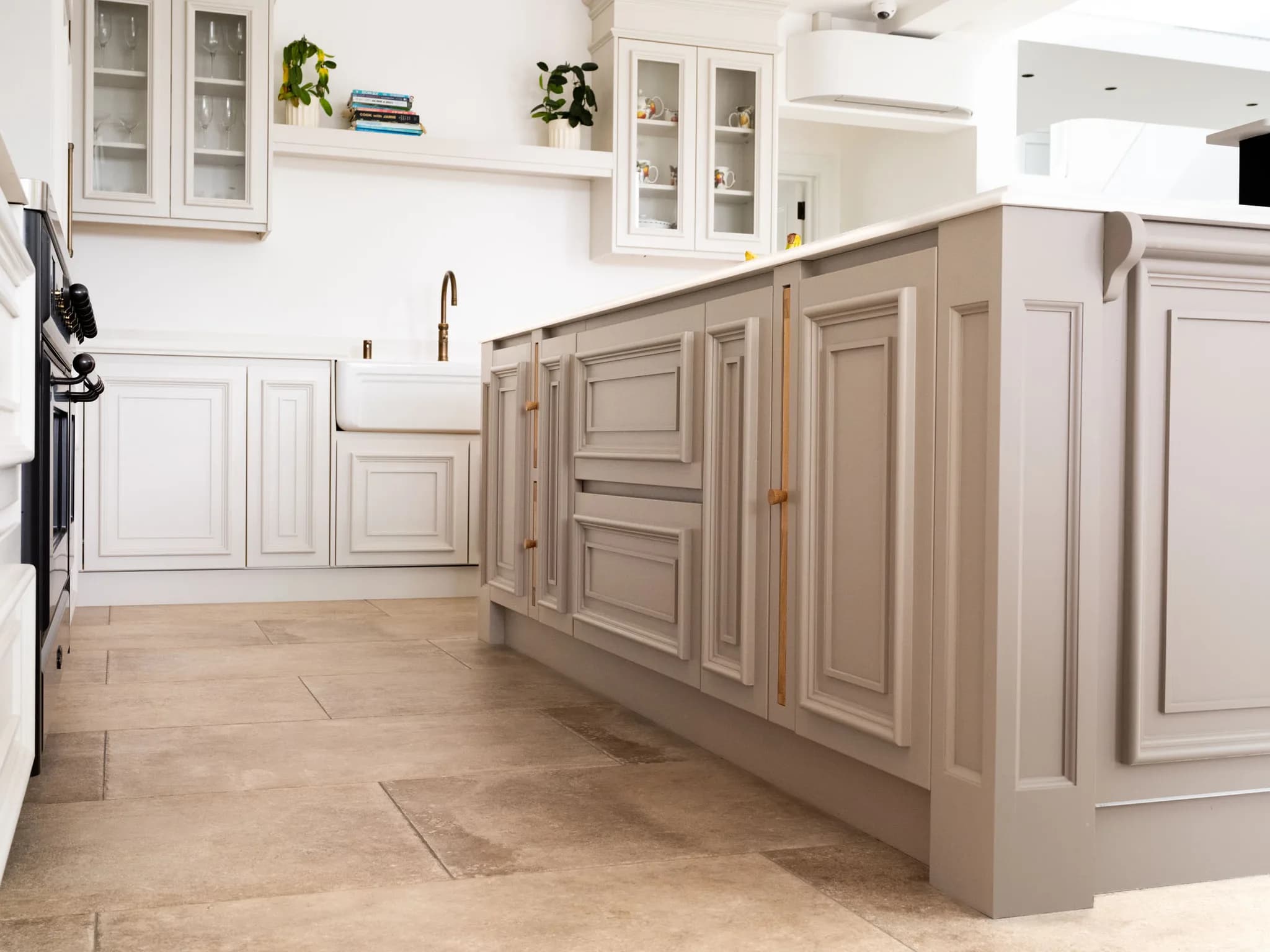 traditional-mapesbury-handleless-kitchen-great-eversden-handmade-kitchen-company (44)