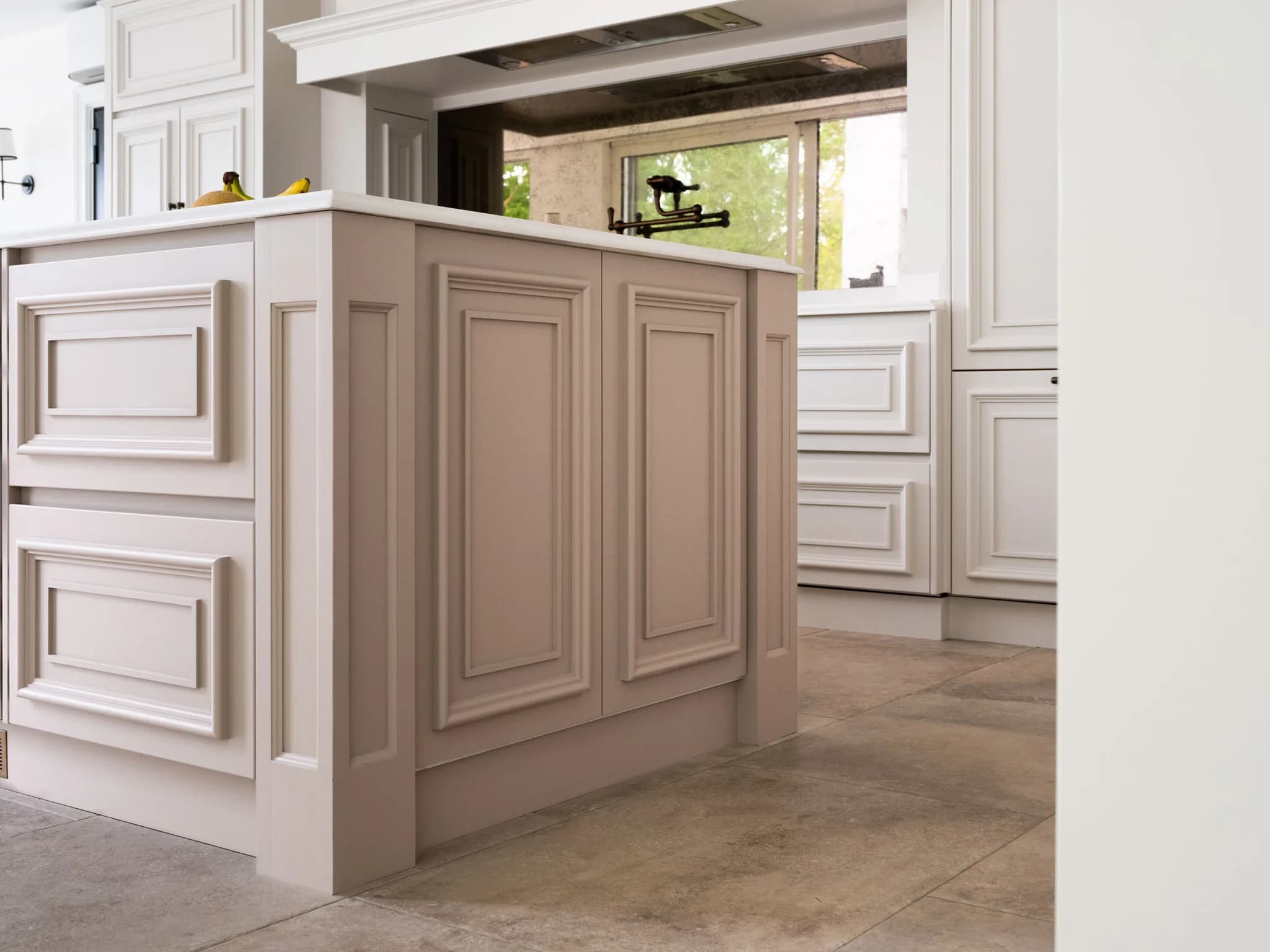 traditional-mapesbury-handleless-kitchen-great-eversden-handmade-kitchen-company (50)