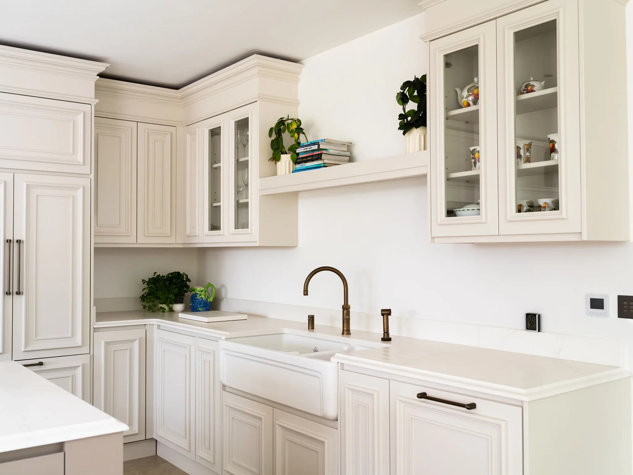 traditional-mapesbury-handleless-kitchen-great-eversden-handmade-kitchen-company (7)