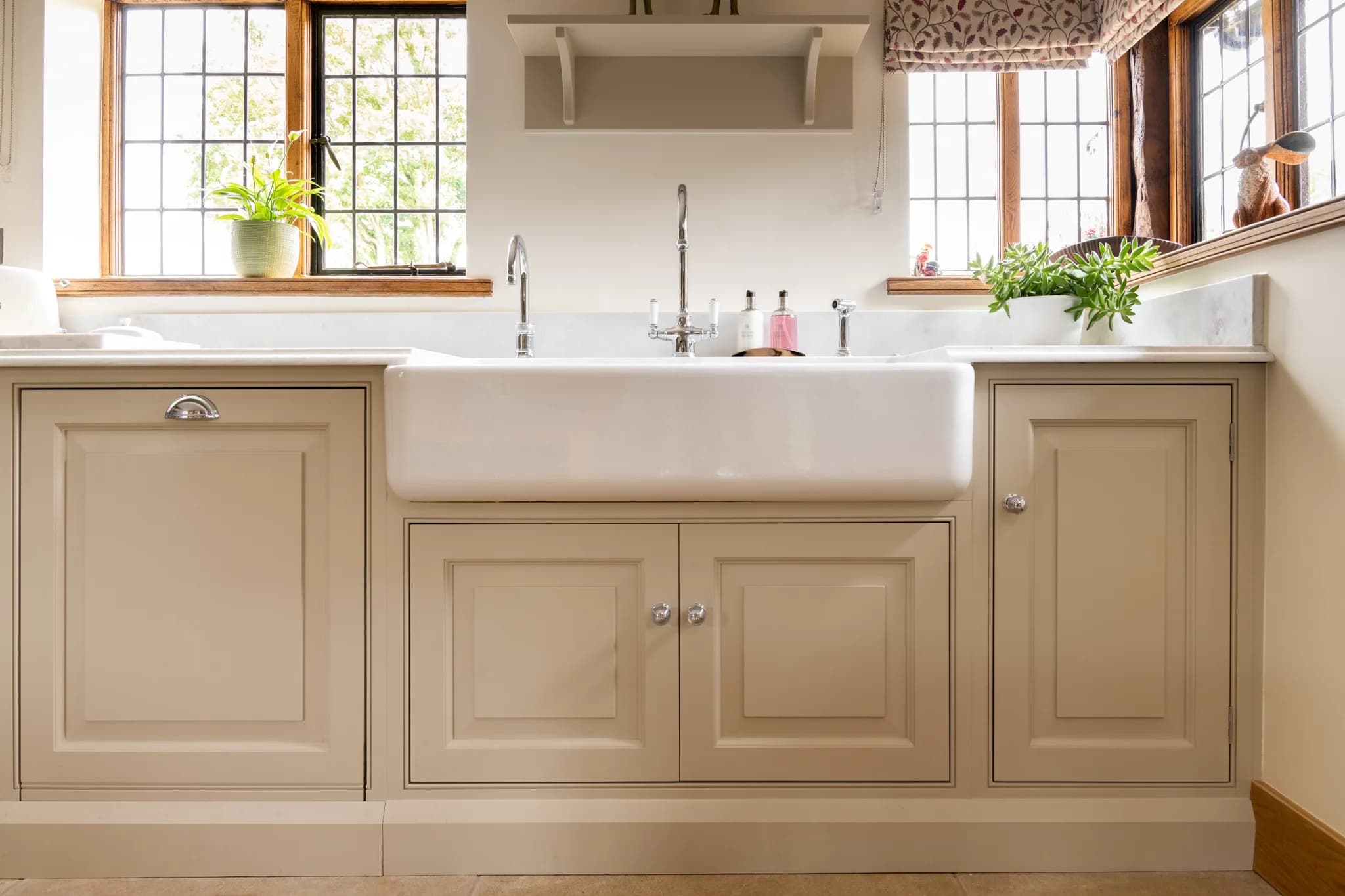 traditional-raised-and-fielded-panel-shaker-handmade-bespoke-kitchen-handmade-kitchen-company (15)