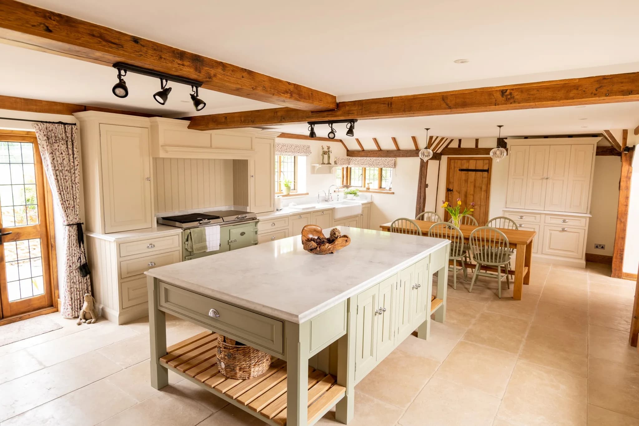 traditional-raised-and-fielded-panel-shaker-handmade-bespoke-kitchen-handmade-kitchen-company (2)
