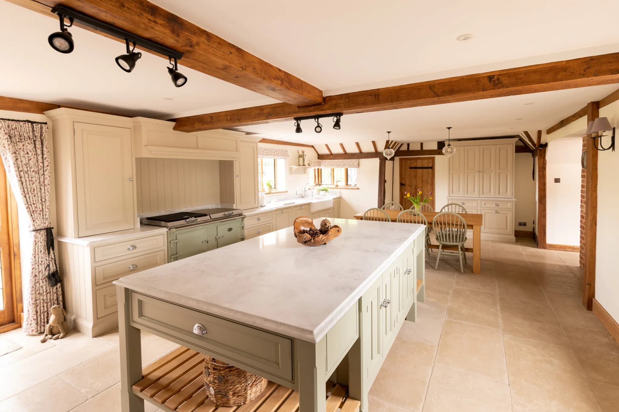 traditional-raised-and-fielded-panel-shaker-handmade-bespoke-kitchen-handmade-kitchen-company (39)