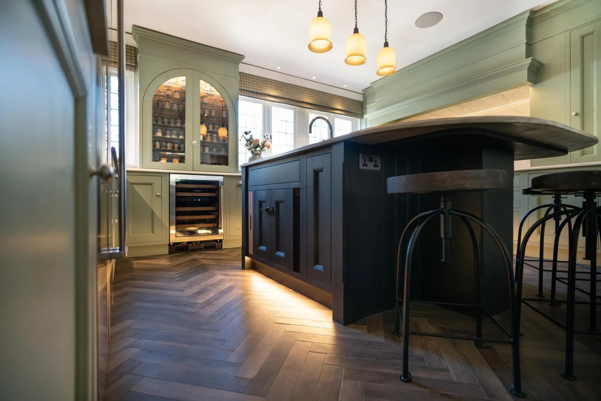 traditional-shaker-kitchen-woldingham-surrey-handmade-kitchen-co-essex (16)