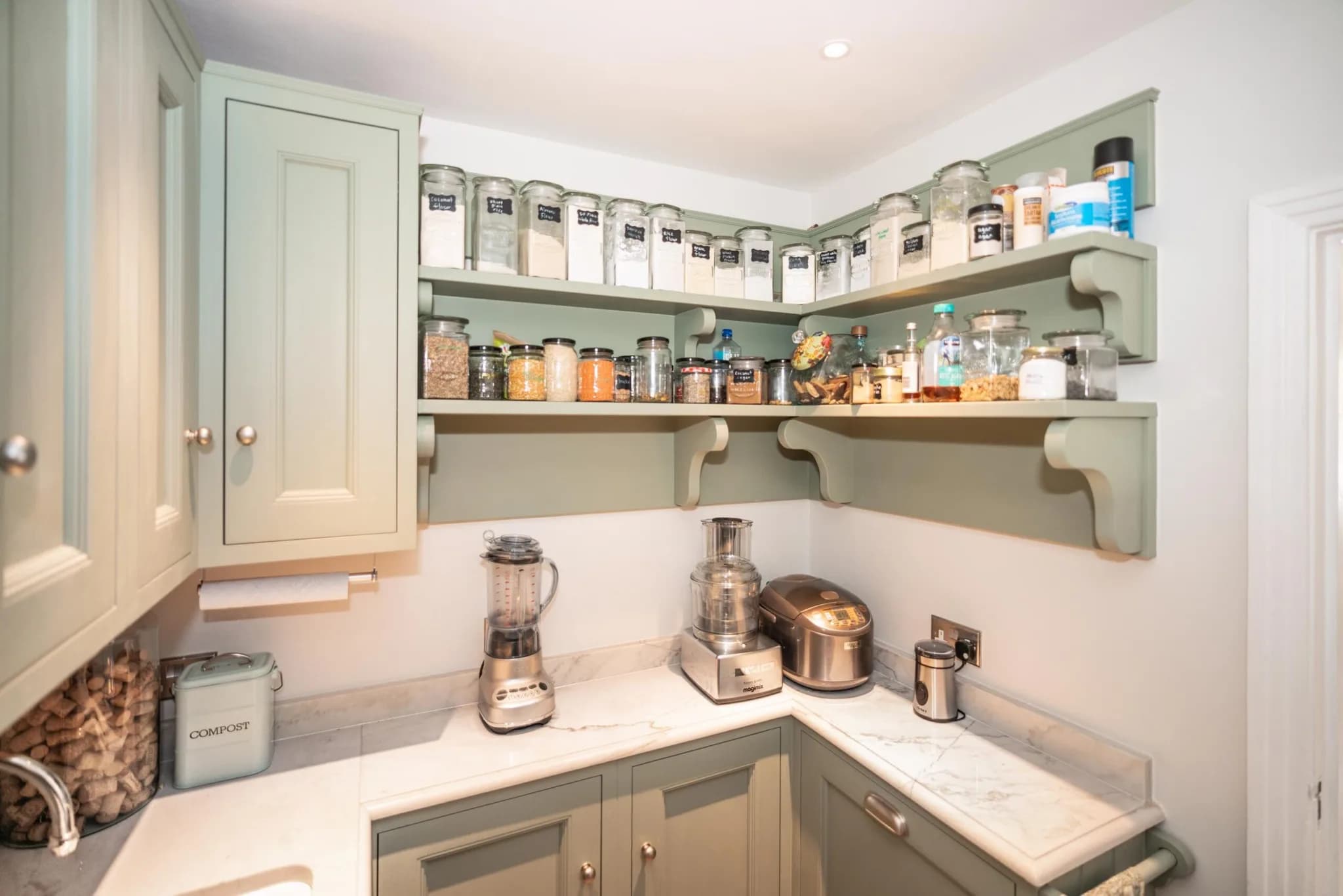 traditional-shaker-kitchen-woldingham-surrey-handmade-kitchen-co-essex (26)