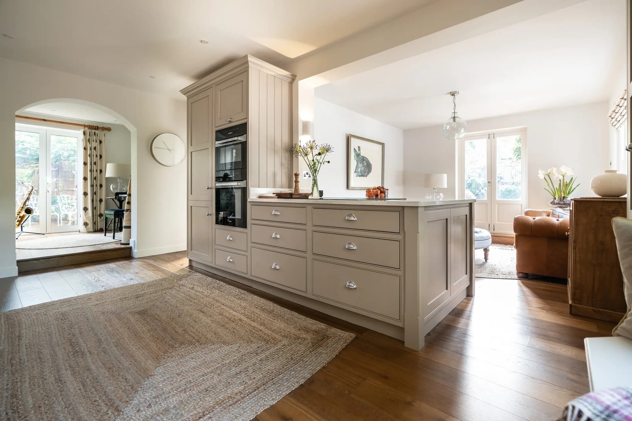 warm-neutral-classic-shaker-bishops-stortford-nicholas-bridger-handmade-kitchen-company-15