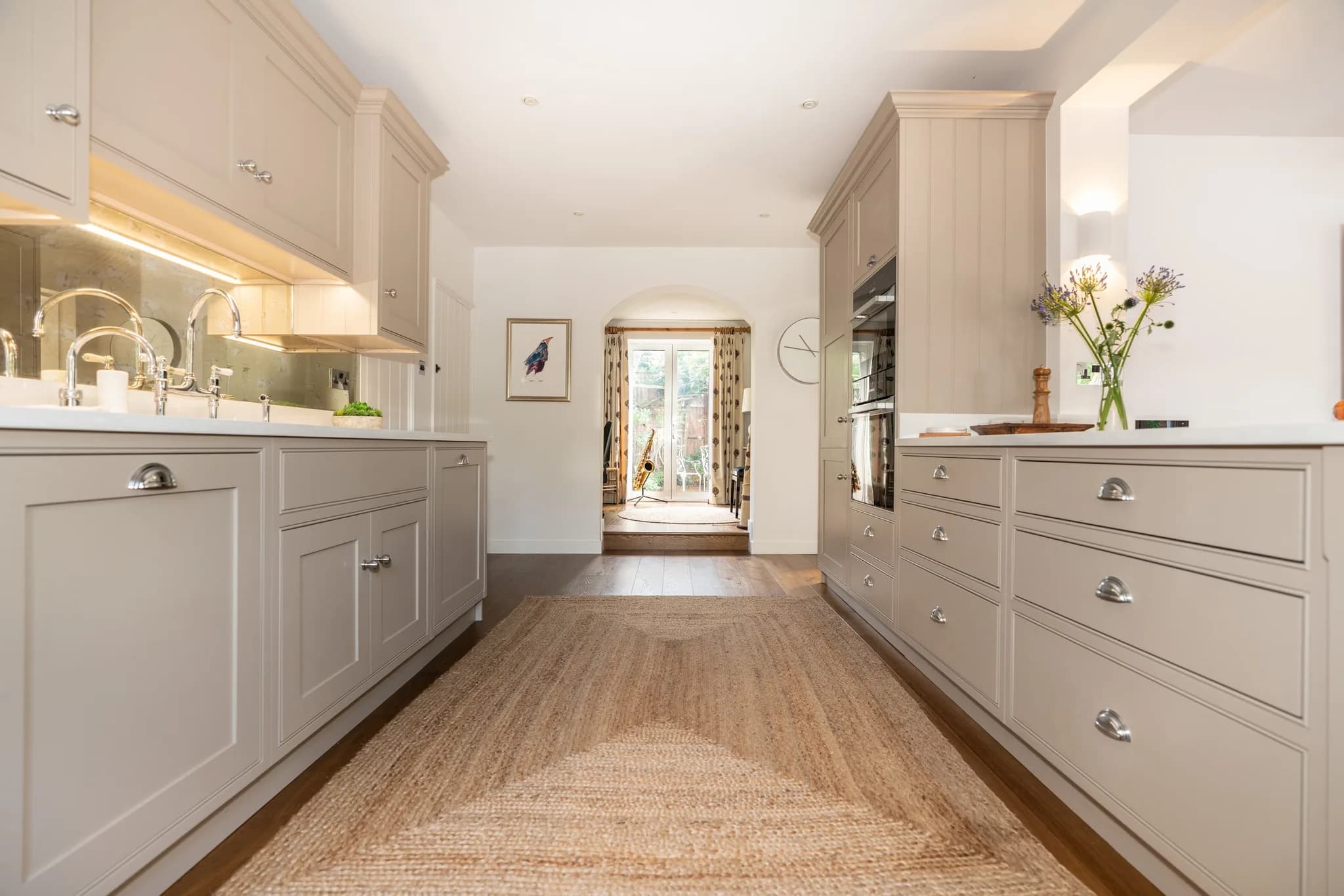 warm-neutral-classic-shaker-bishops-stortford-nicholas-bridger-handmade-kitchen-company-17