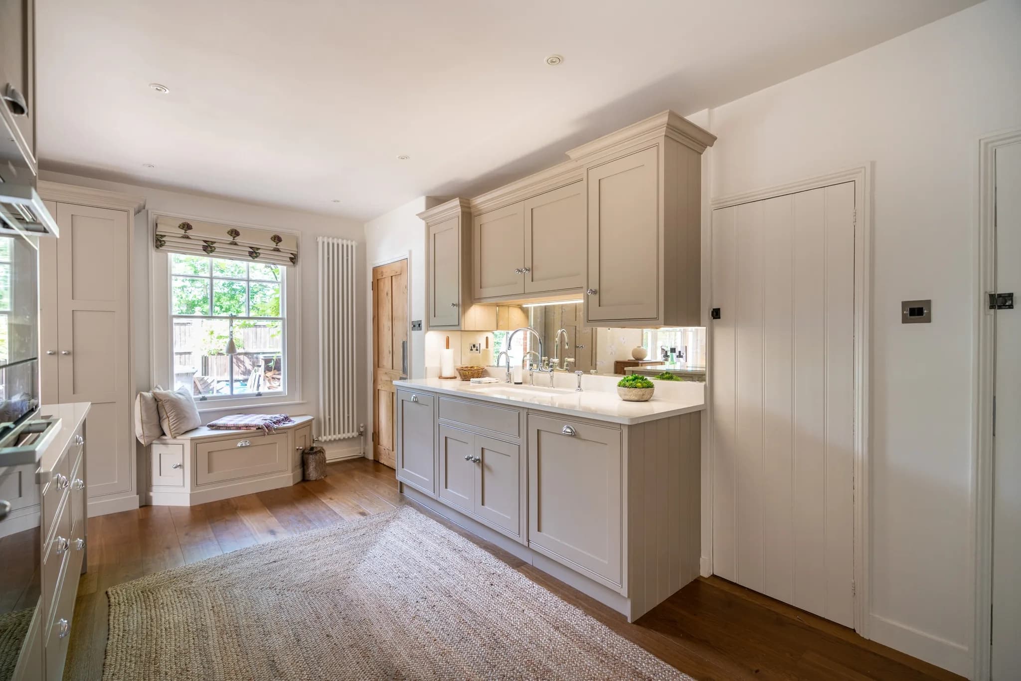warm-neutral-classic-shaker-bishops-stortford-nicholas-bridger-handmade-kitchen-company-4