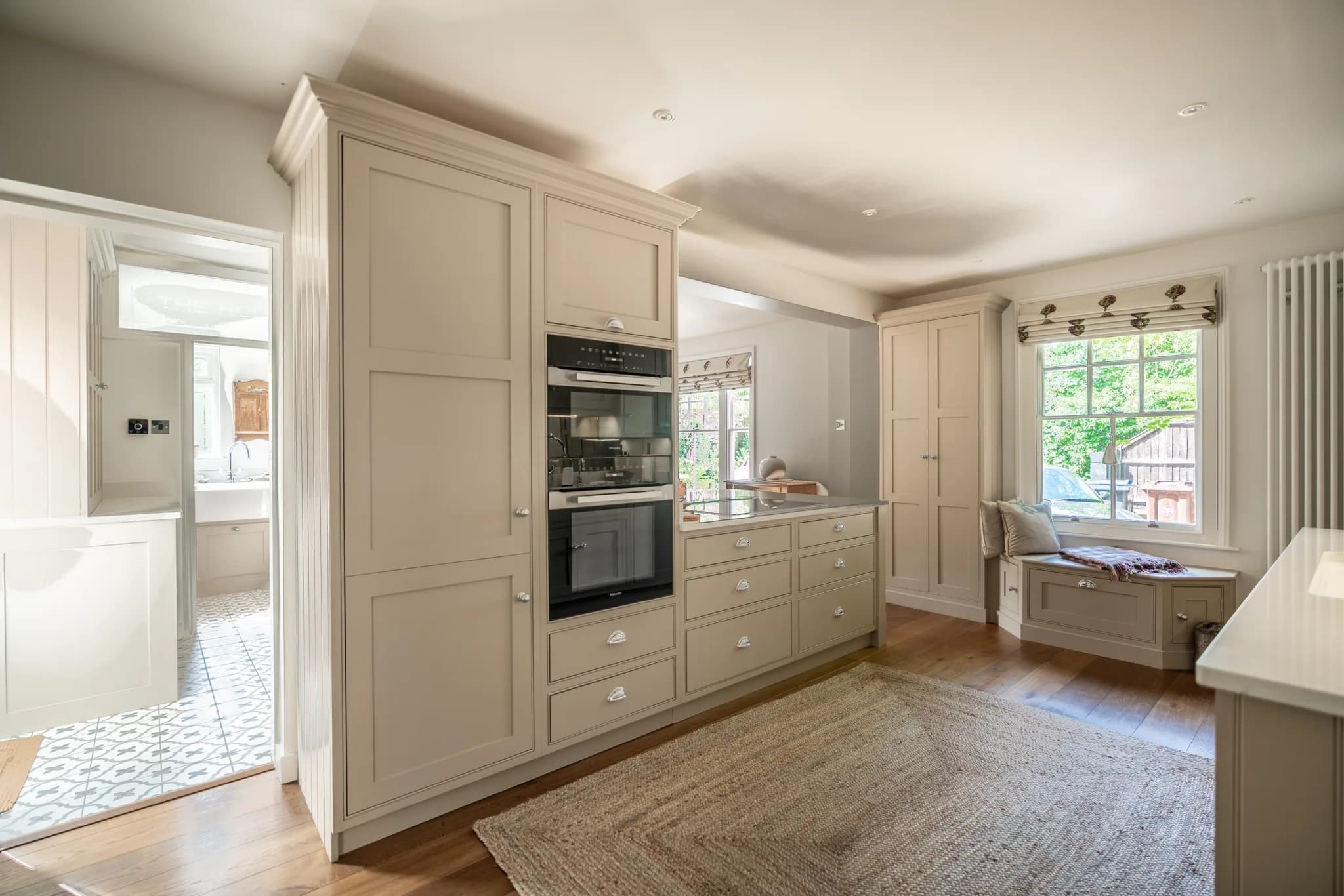 warm-neutral-classic-shaker-bishops-stortford-nicholas-bridger-handmade-kitchen-company-5