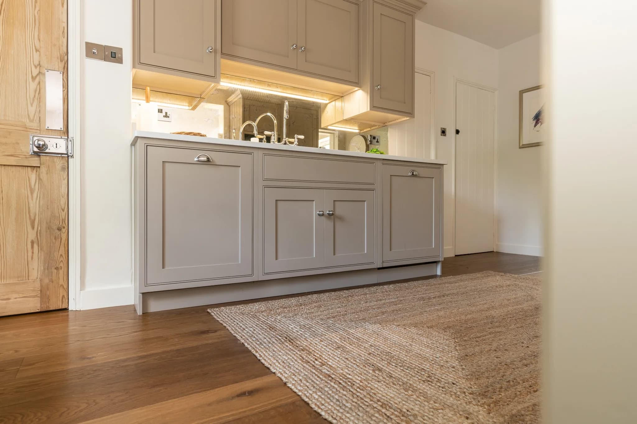 warm-neutral-classic-shaker-bishops-stortford-nicholas-bridger-handmade-kitchen-company-9